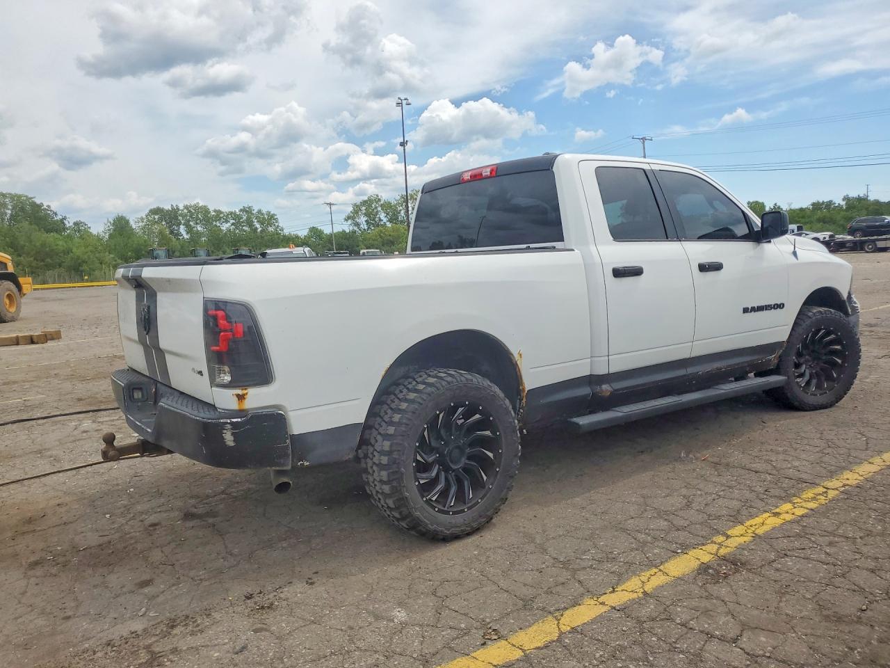2010 Dodge Ram 1500 White vin: 1D7RV1GT2AS260300
