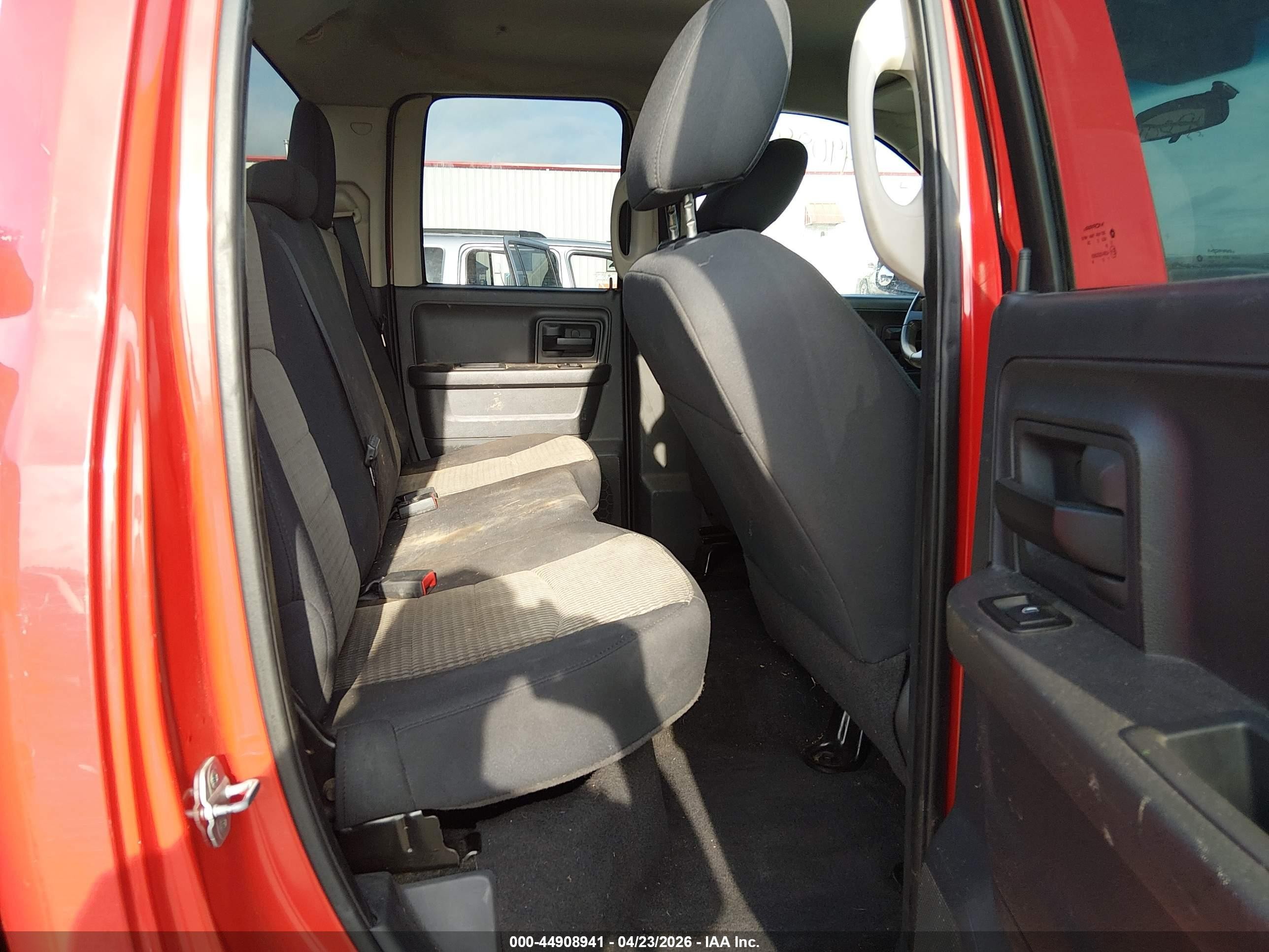 2011 Ram Ram 1500 St Red vin: 1D7RV1GT2BS584901