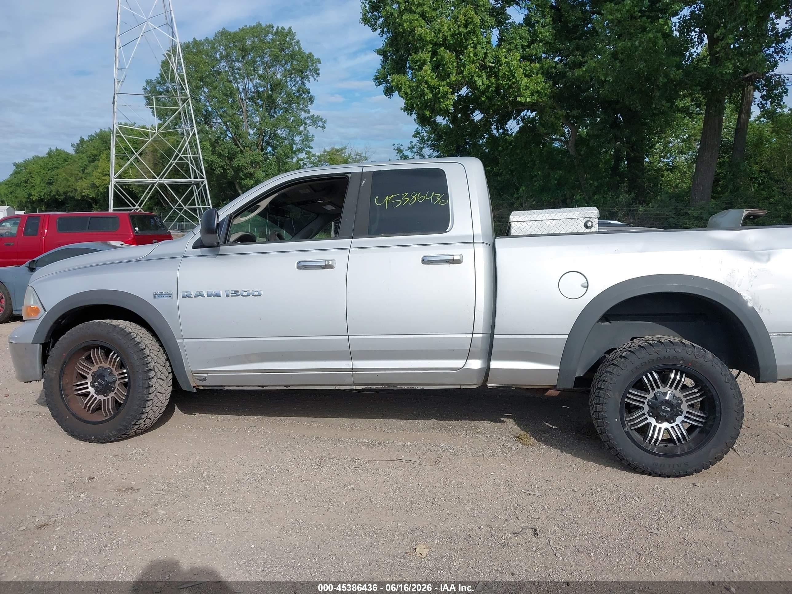 2011 Ram Ram 1500 Slt Silver vin: 1D7RV1GT2BS639637