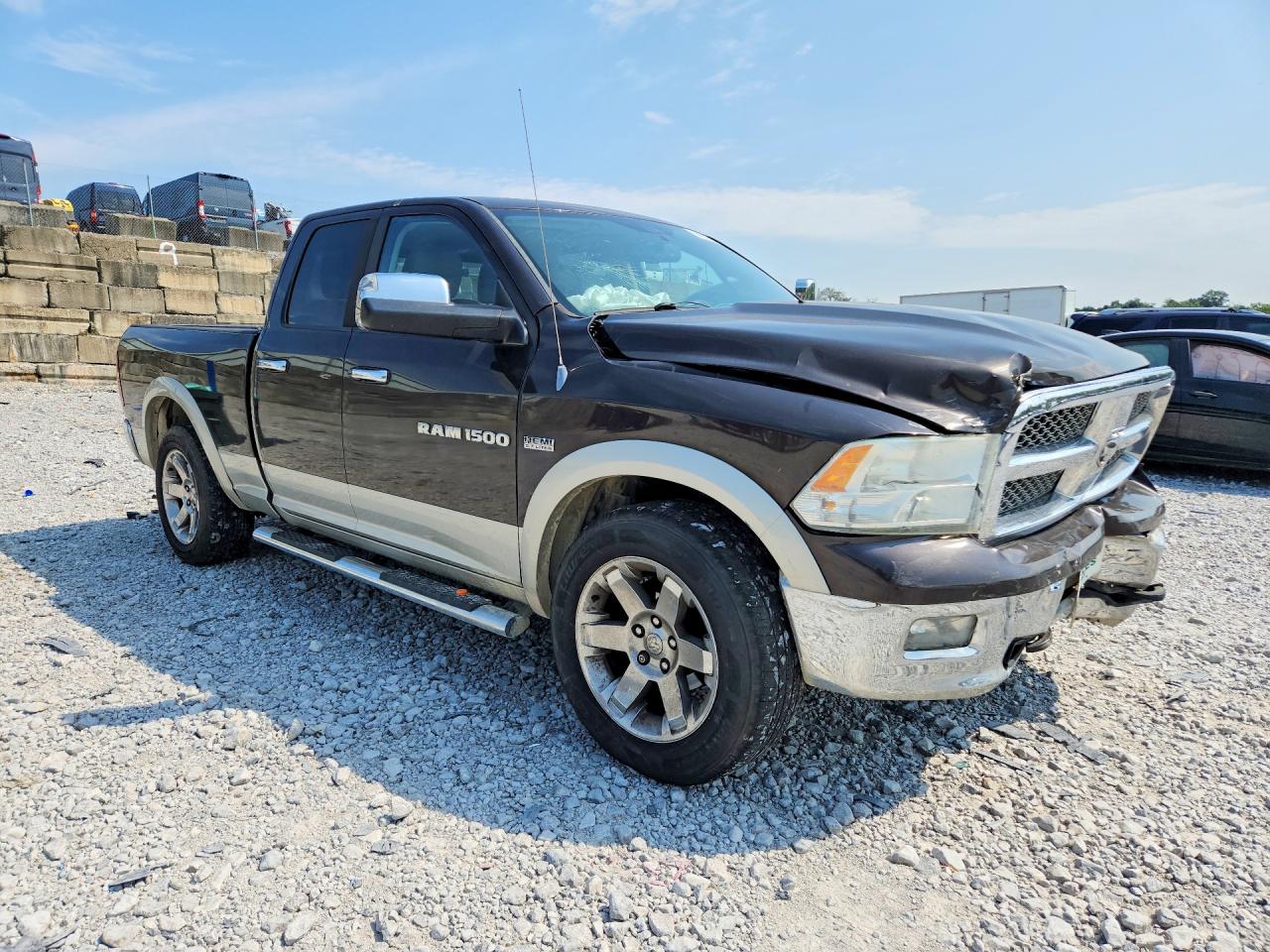 2011 Dodge Ram 1500 Коричневый vin: 1D7RV1GT2BS660455