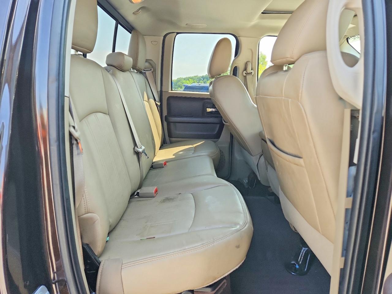2011 Dodge Ram 1500 Коричневый vin: 1D7RV1GT2BS660455