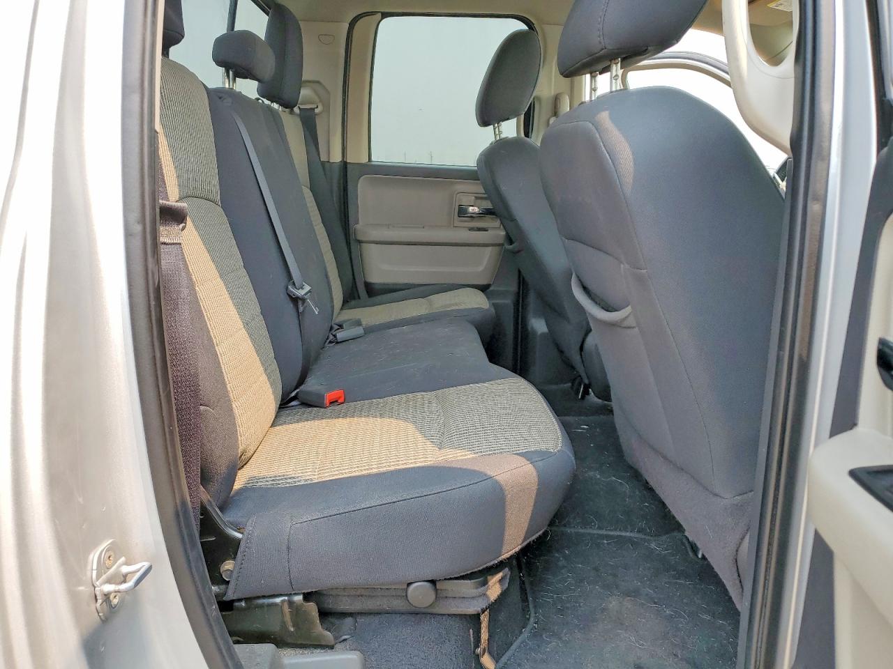 2011 Dodge Ram 1500 Silver vin: 1D7RV1GT3BS681802