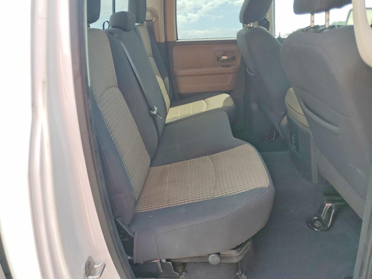 2011 Dodge Ram 1500 White vin: 1D7RV1GT4BS608275