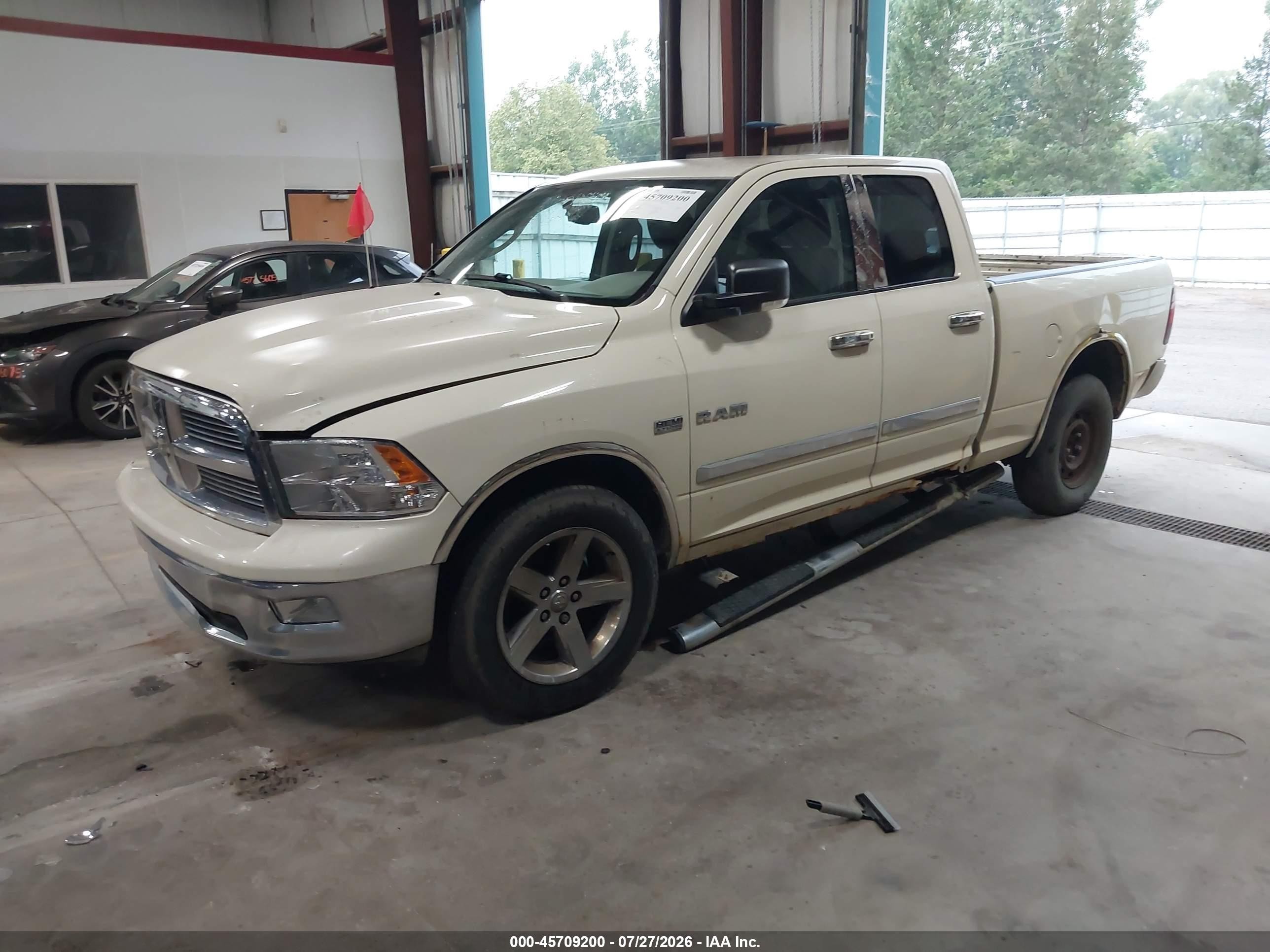 2010 Dodge Ram 1500 Slt/sport/trx Кремовый vin: 1D7RV1GT6AS235030