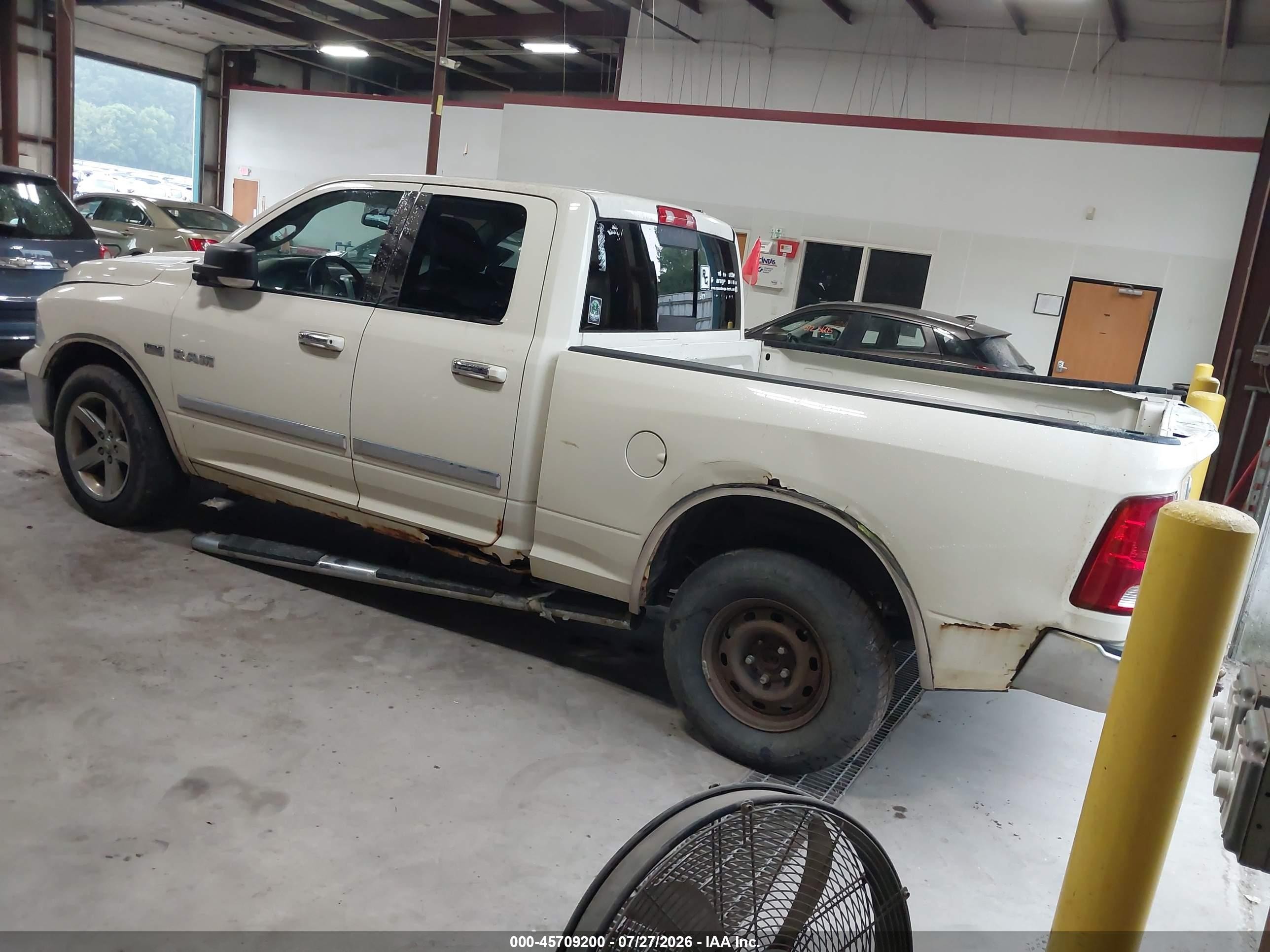 2010 Dodge Ram 1500 Slt/sport/trx Кремовый vin: 1D7RV1GT6AS235030