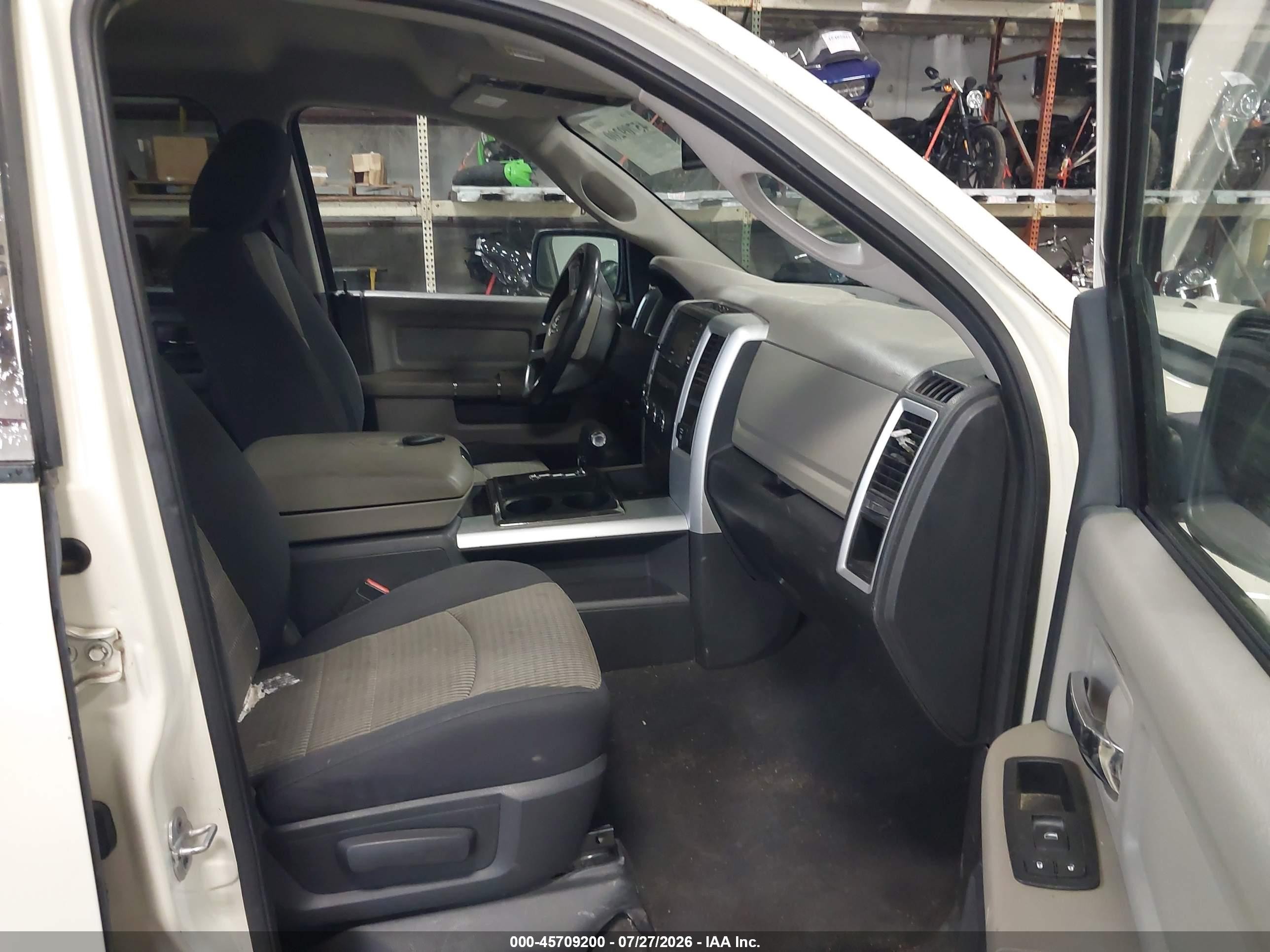 2010 Dodge Ram 1500 Slt/sport/trx Кремовый vin: 1D7RV1GT6AS235030