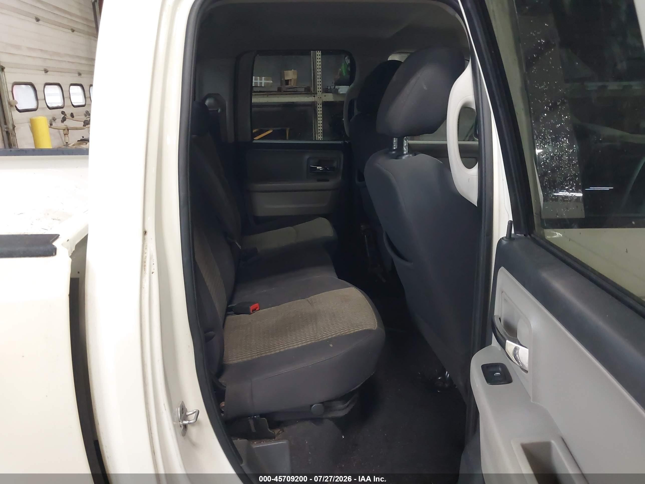 2010 Dodge Ram 1500 Slt/sport/trx Кремовый vin: 1D7RV1GT6AS235030