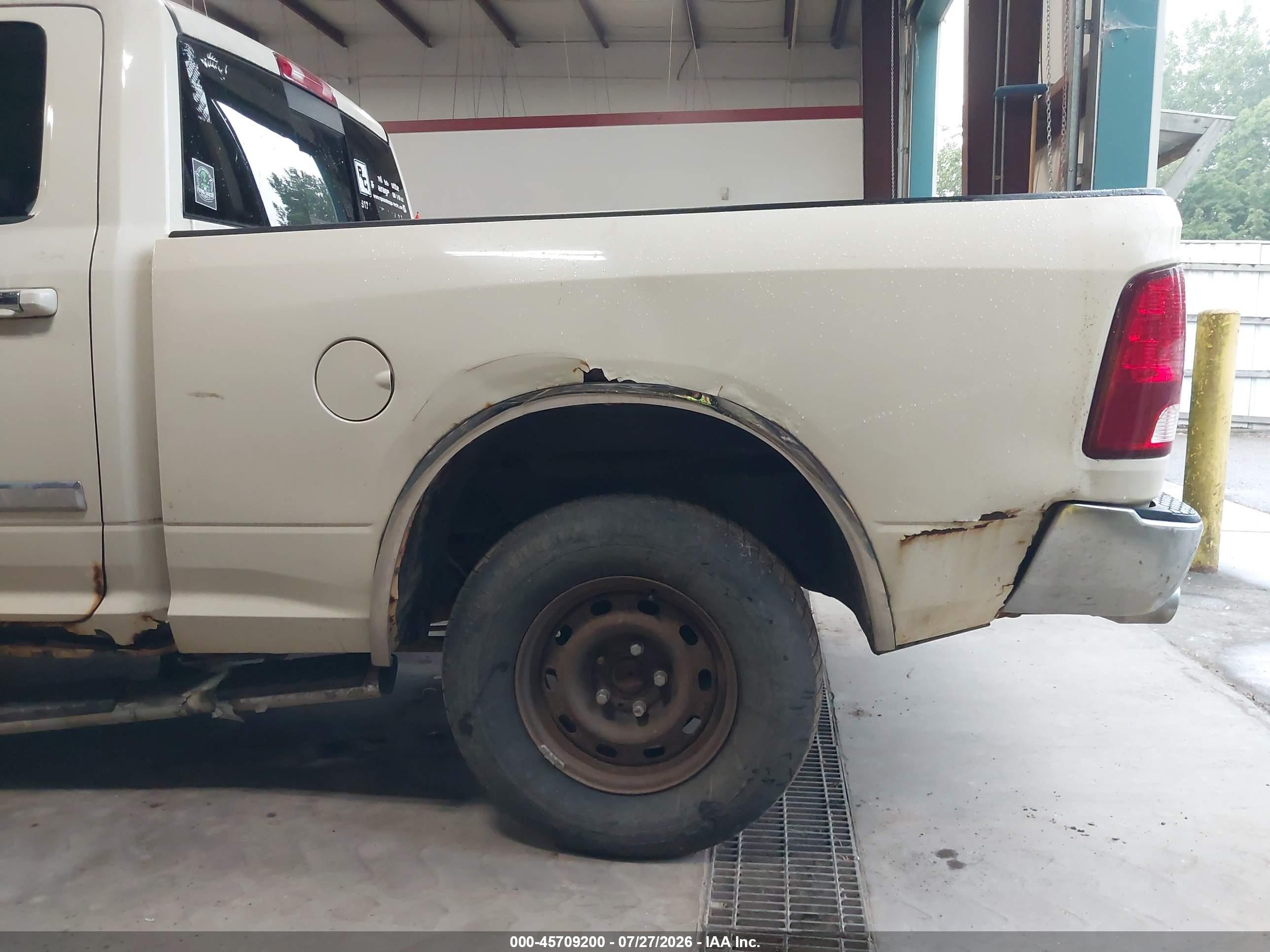 2010 Dodge Ram 1500 Slt/sport/trx Кремовый vin: 1D7RV1GT6AS235030