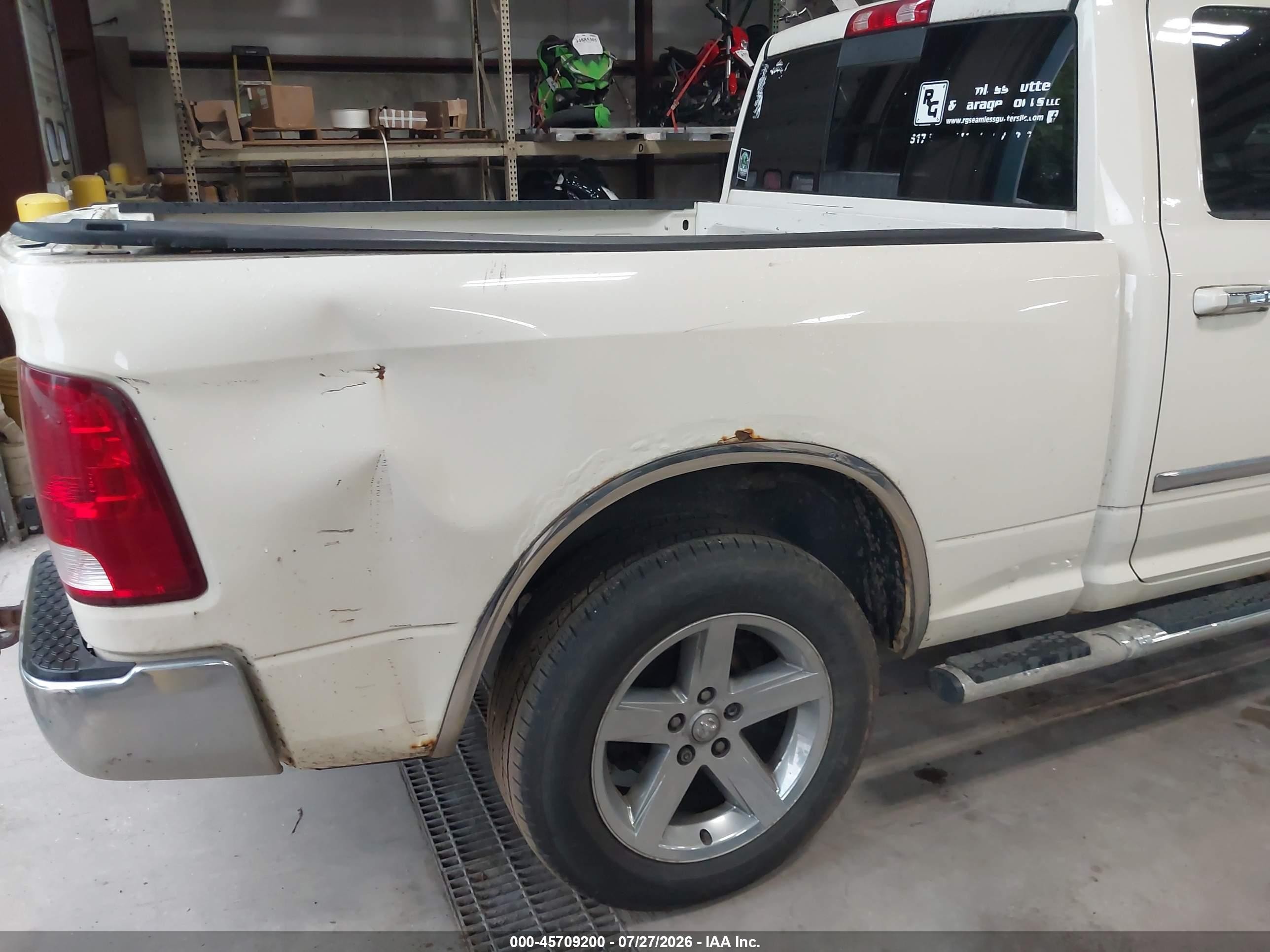 2010 Dodge Ram 1500 Slt/sport/trx Кремовый vin: 1D7RV1GT6AS235030