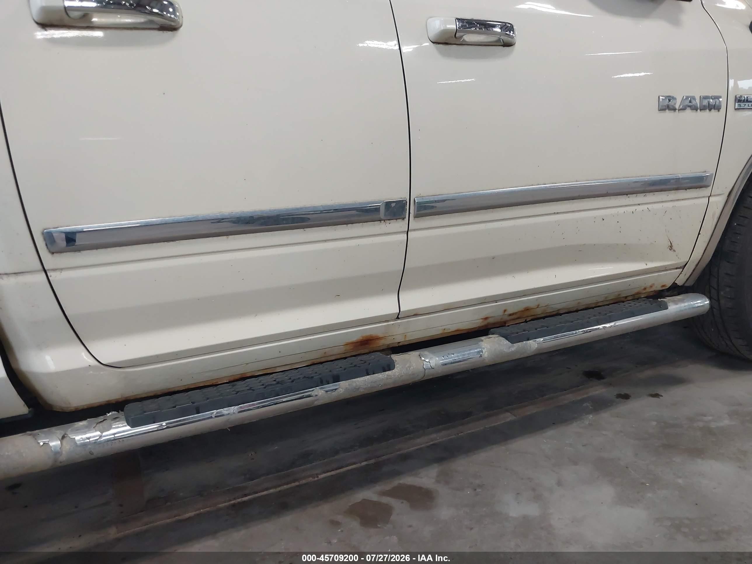 2010 Dodge Ram 1500 Slt/sport/trx Кремовый vin: 1D7RV1GT6AS235030