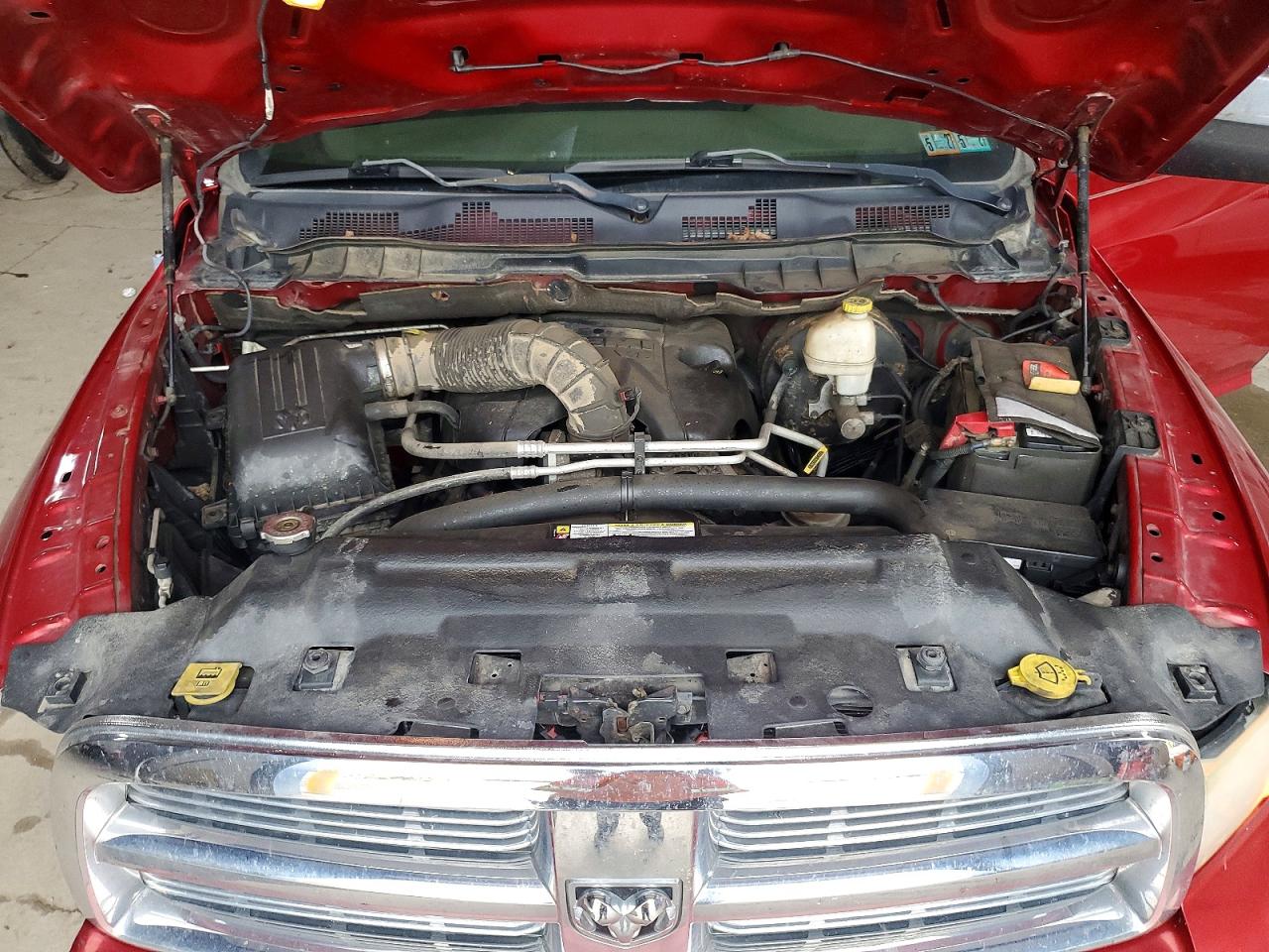 2010 Dodge Ram 1500 Red vin: 1D7RV1GT6AS261482
