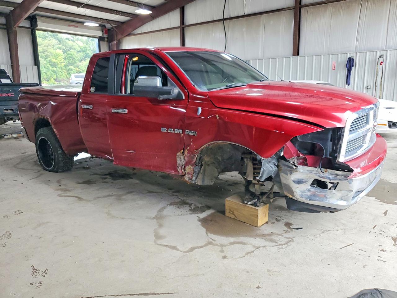 2010 Dodge Ram 1500 Red vin: 1D7RV1GT6AS261482