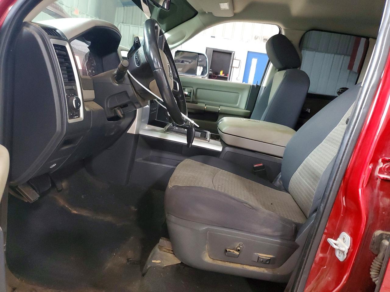 2010 Dodge Ram 1500 Red vin: 1D7RV1GT6AS261482