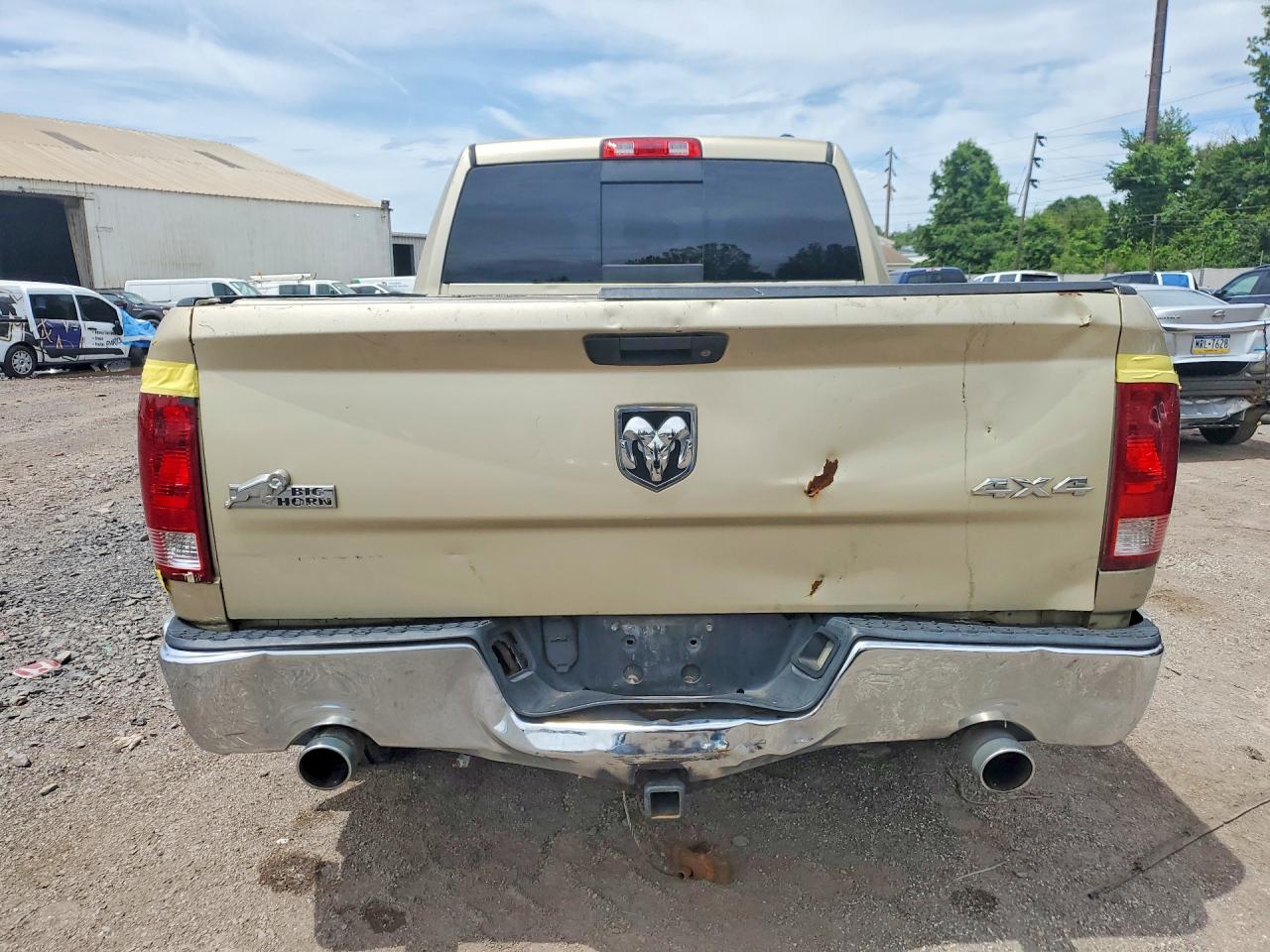 2011 Dodge Ram 1500 St Золотой vin: 1D7RV1GT6BS630424