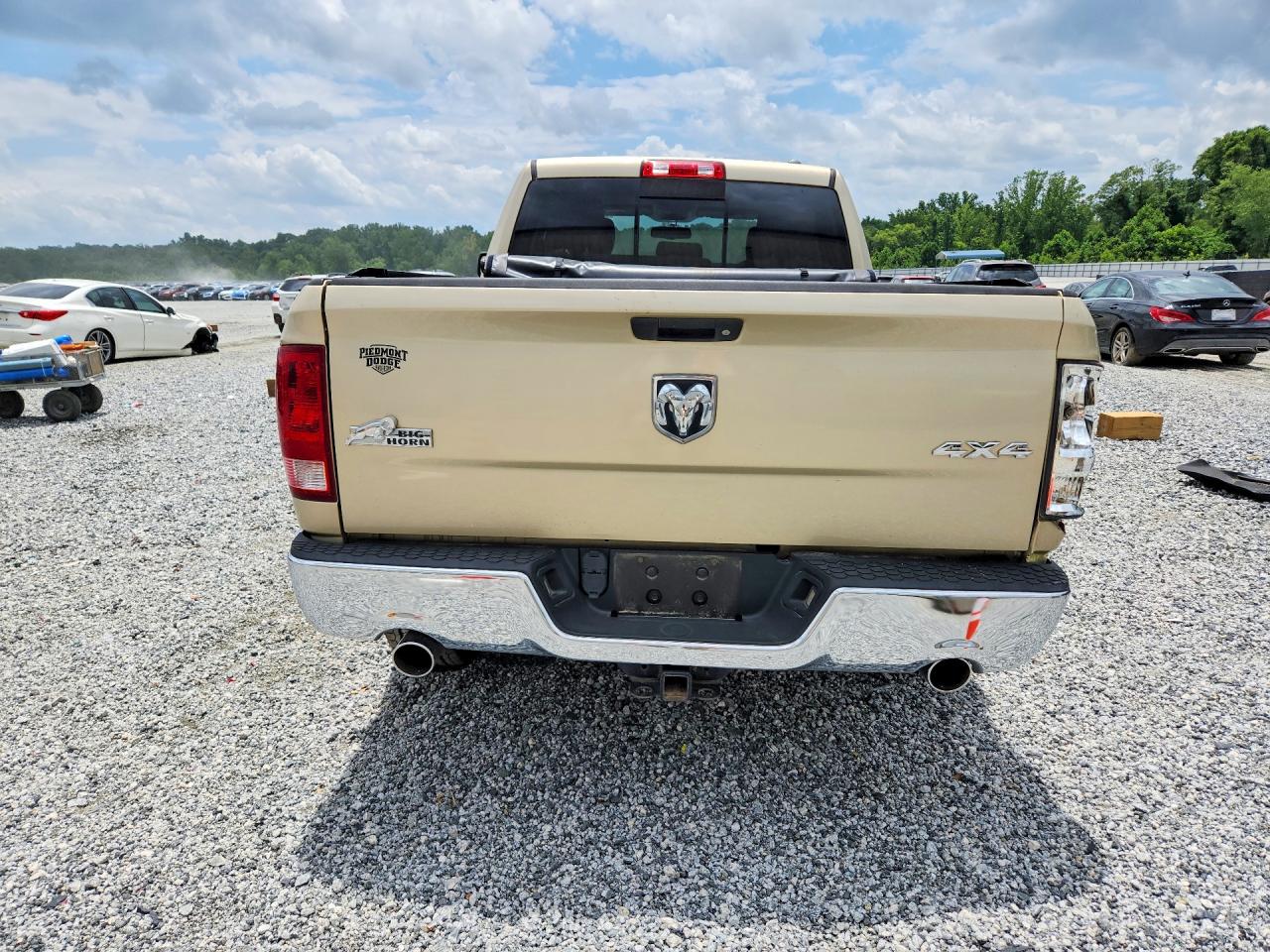2011 Dodge Ram 1500 Gold vin: 1D7RV1GT7BS557841