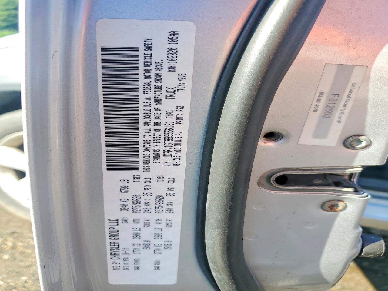 2011 Dodge Ram 1500 Silver vin: 1D7RV1GT8BS556181