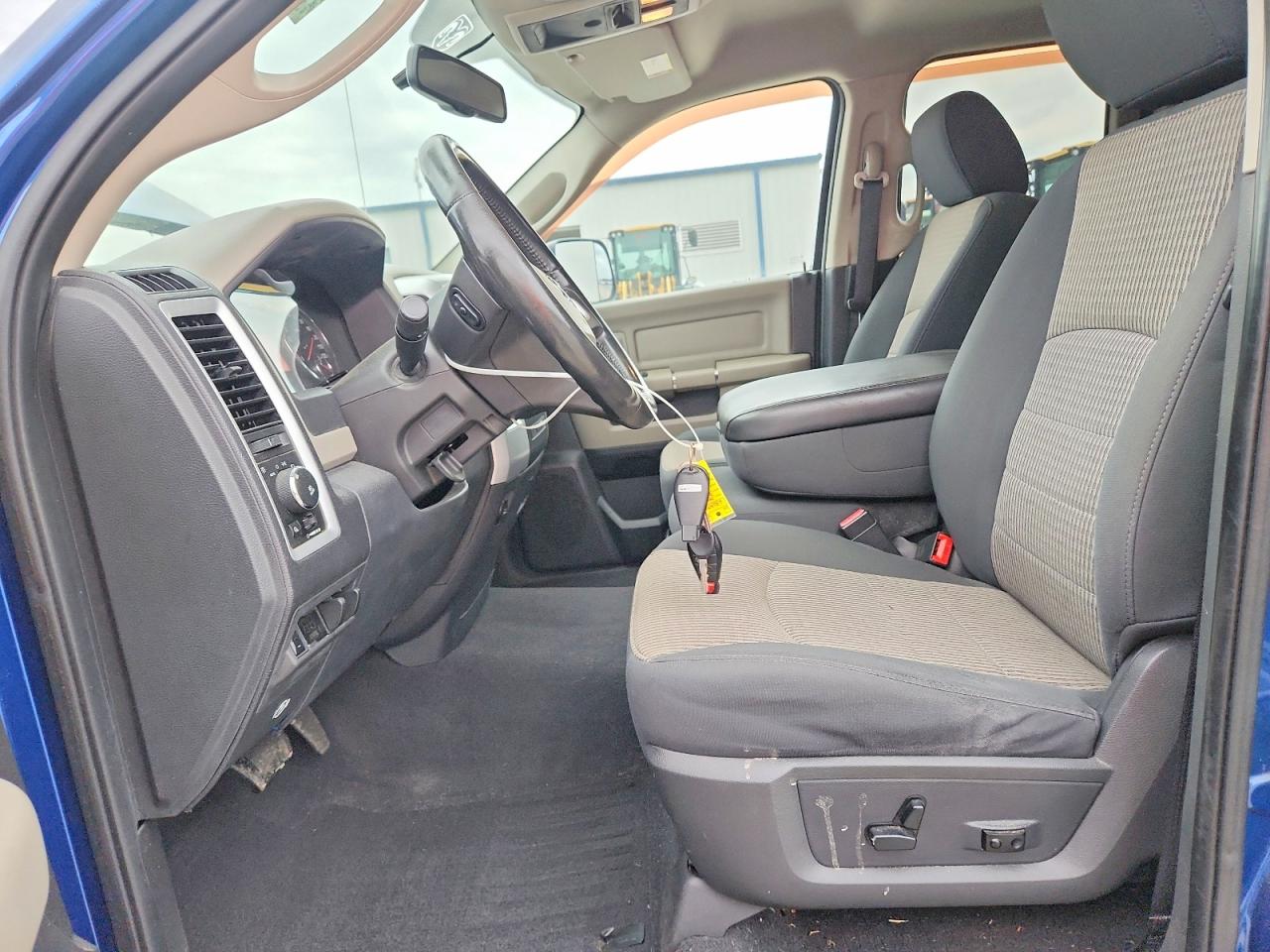 2011 Dodge Ram 1500 Синий vin: 1D7RV1GT8BS630473