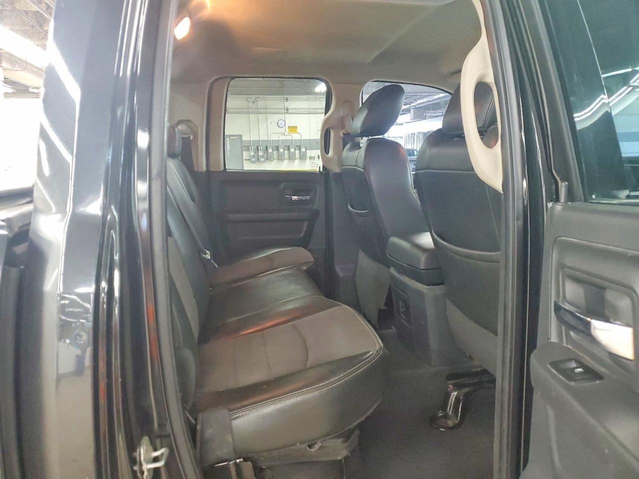 2010 Dodge Ram 1500 Black vin: 1D7RV1GTXAS240540