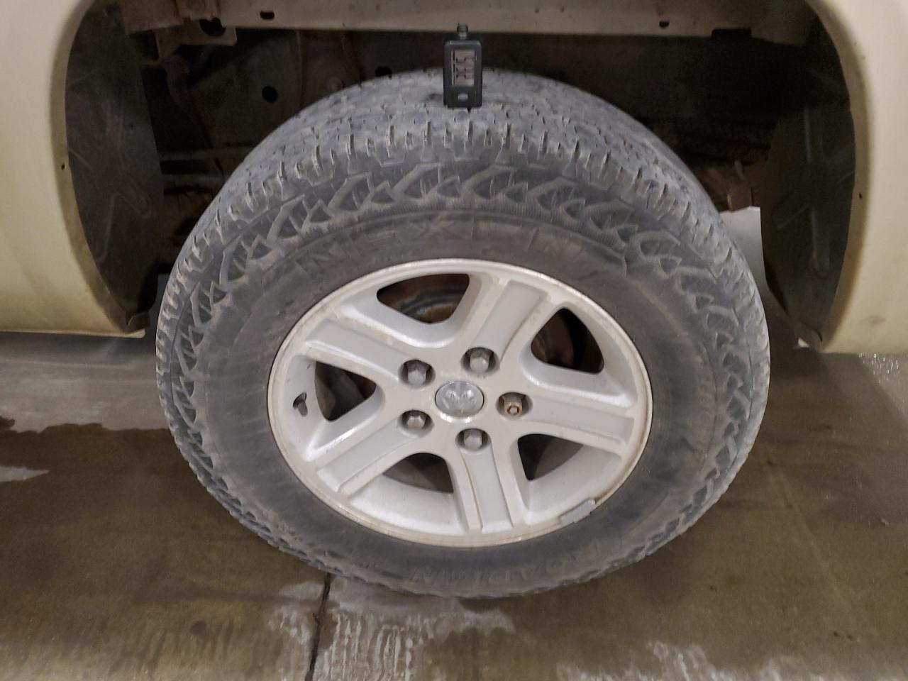 2011 Dodge Dakota Slt Золотой vin: 1D7RW3GK8BS701722 Damage: Left Rear Wheel, Curb Rash, > 12 Inches