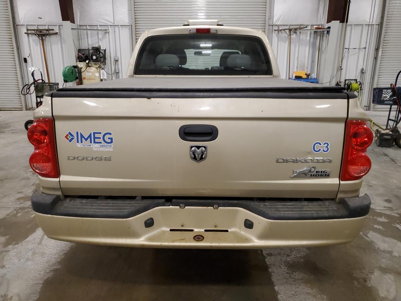 2011 Dodge Dakota Slt Золотой vin: 1D7RW3GK8BS701722 Damage: Tailgate, Multiple Dents/Paint Damage, 3