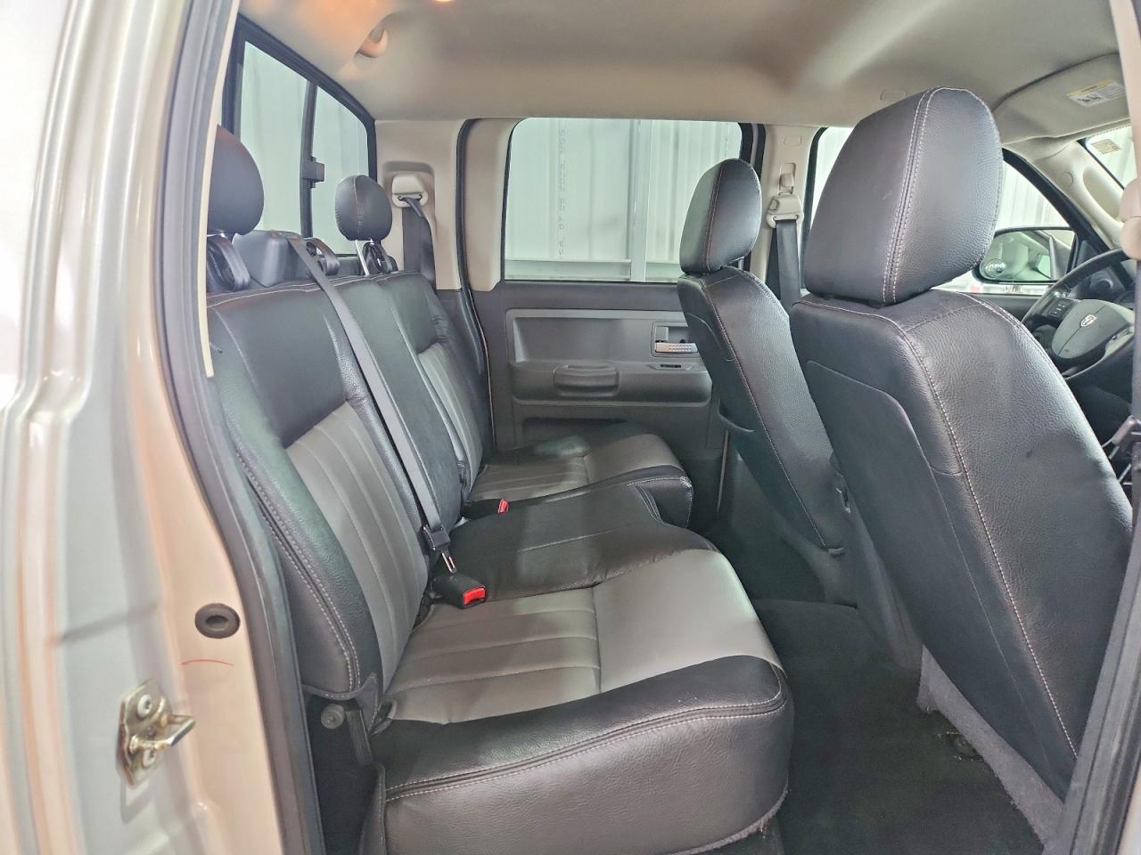 2011 Dodge Dakota Laramie Silver vin: 1D7RW5GP6BS633959