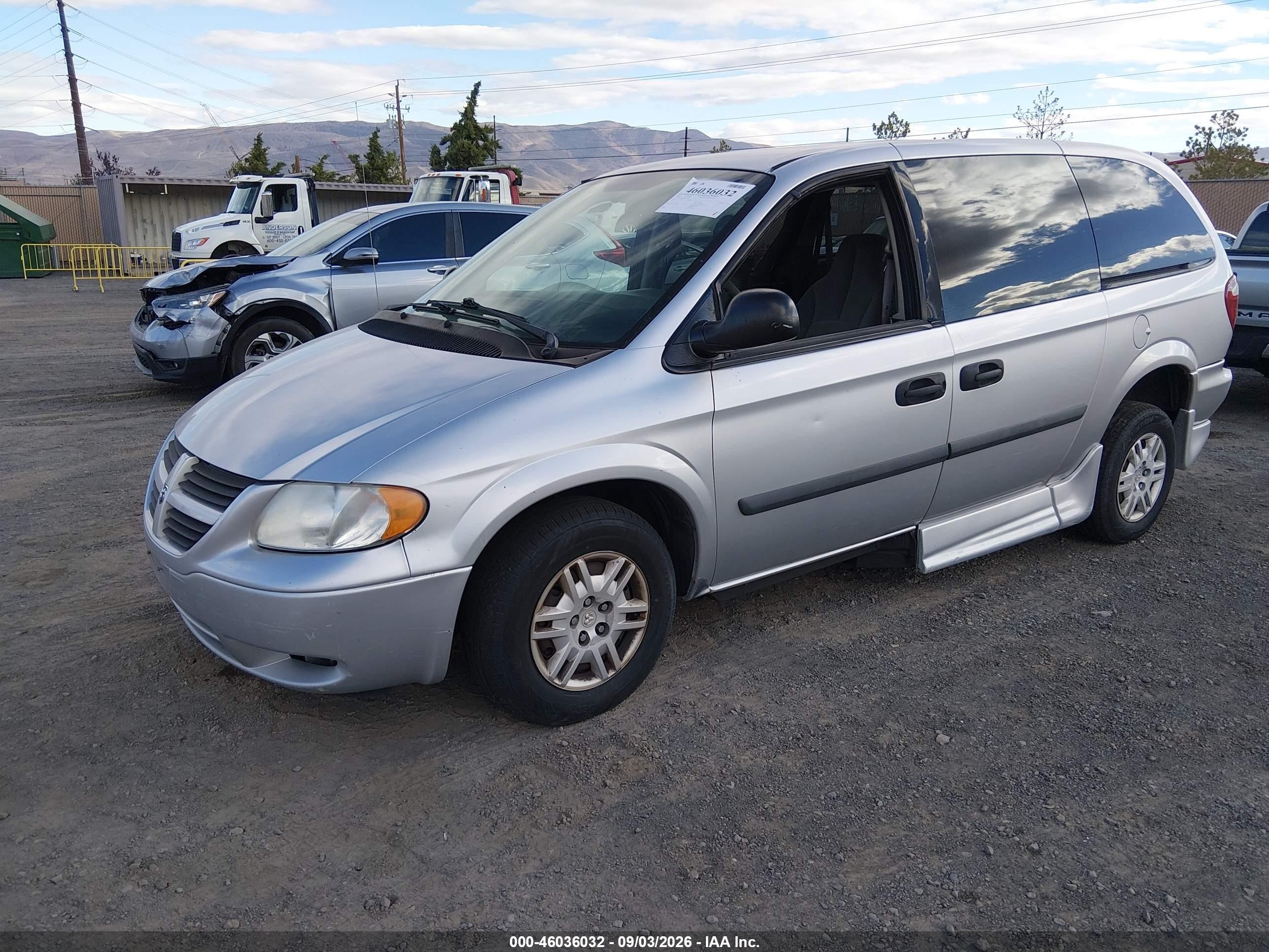2005 Dodge Grand Caravan Se Silver vin: 1D8GP24R15B192749