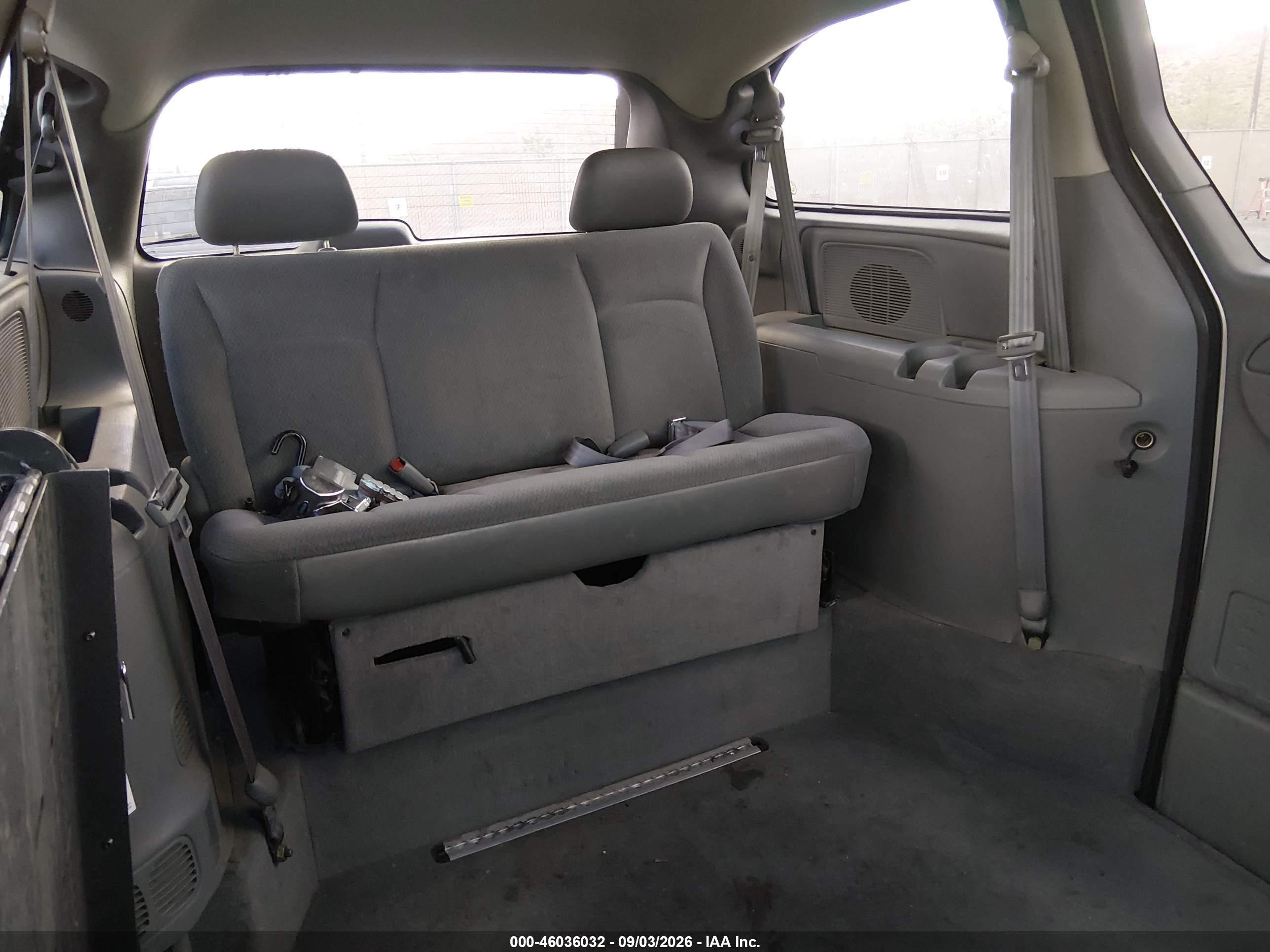 2005 Dodge Grand Caravan Se Silver vin: 1D8GP24R15B192749