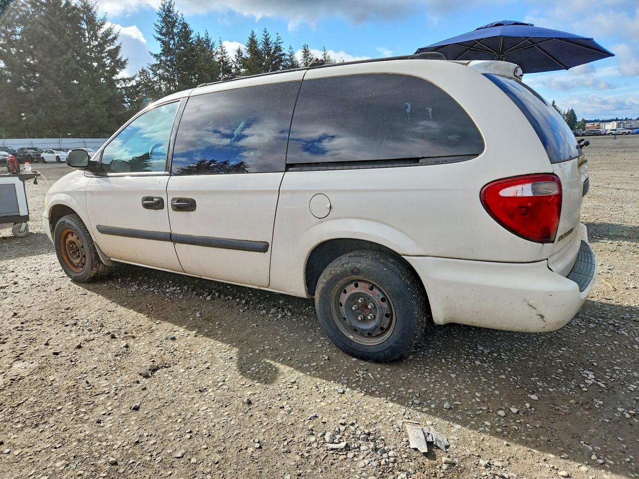 2005 Dodge Grand Caravan Se Белый vin: 1D8GP24RX5B418836