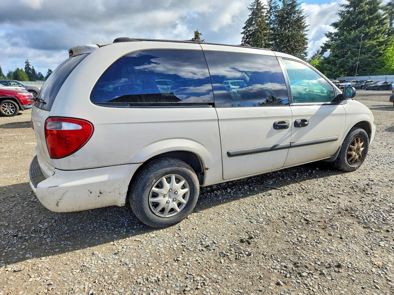 2005 Dodge Grand Caravan Se Белый vin: 1D8GP24RX5B418836