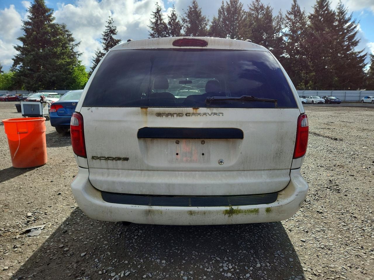 2005 Dodge Grand Caravan Se Белый vin: 1D8GP24RX5B418836