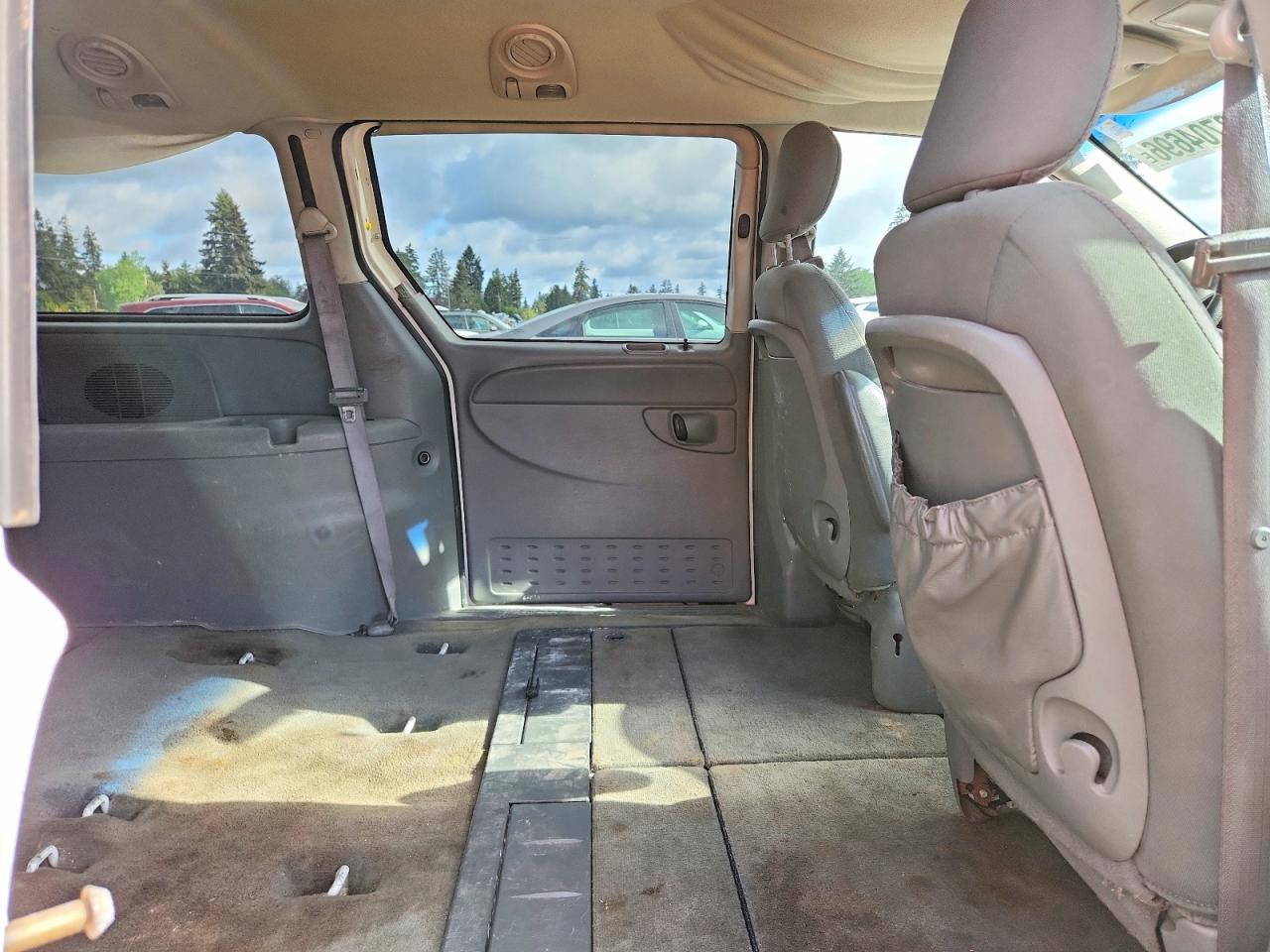 2005 Dodge Grand Caravan Se Белый vin: 1D8GP24RX5B418836