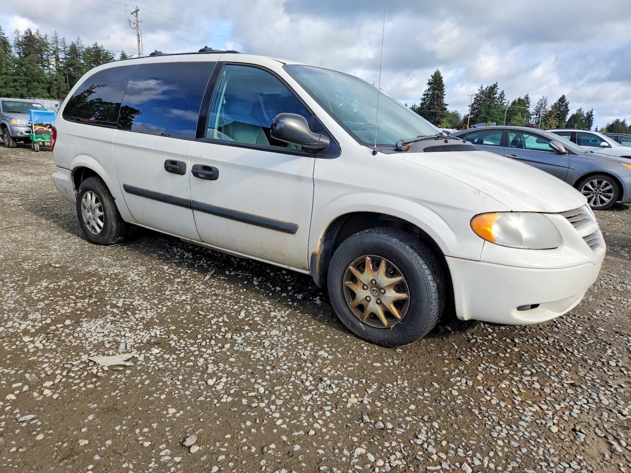 2005 Dodge Grand Caravan Se Белый vin: 1D8GP24RX5B418836