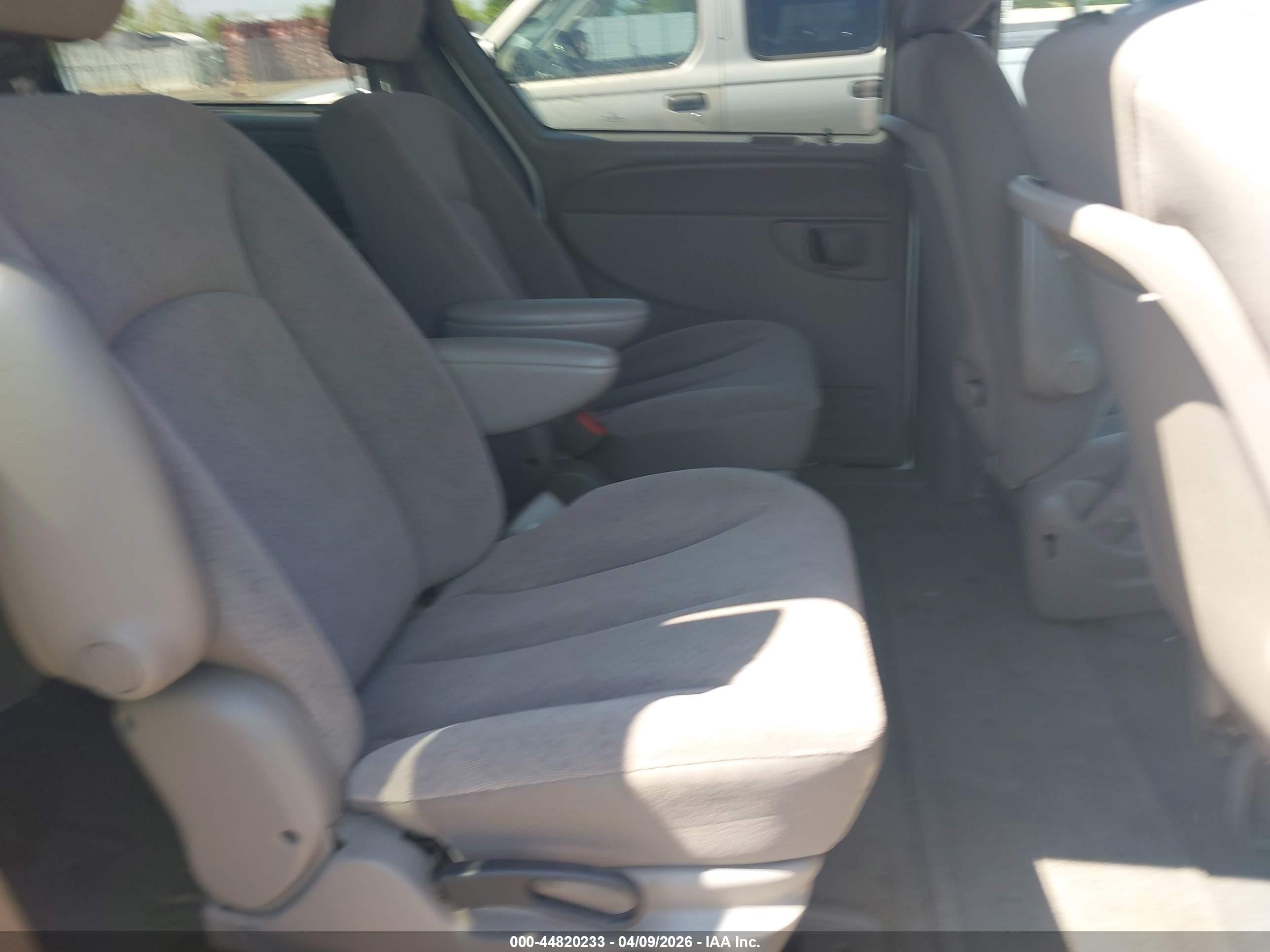 2003 Dodge Caravan Se White vin: 1D8GP25353B245671
