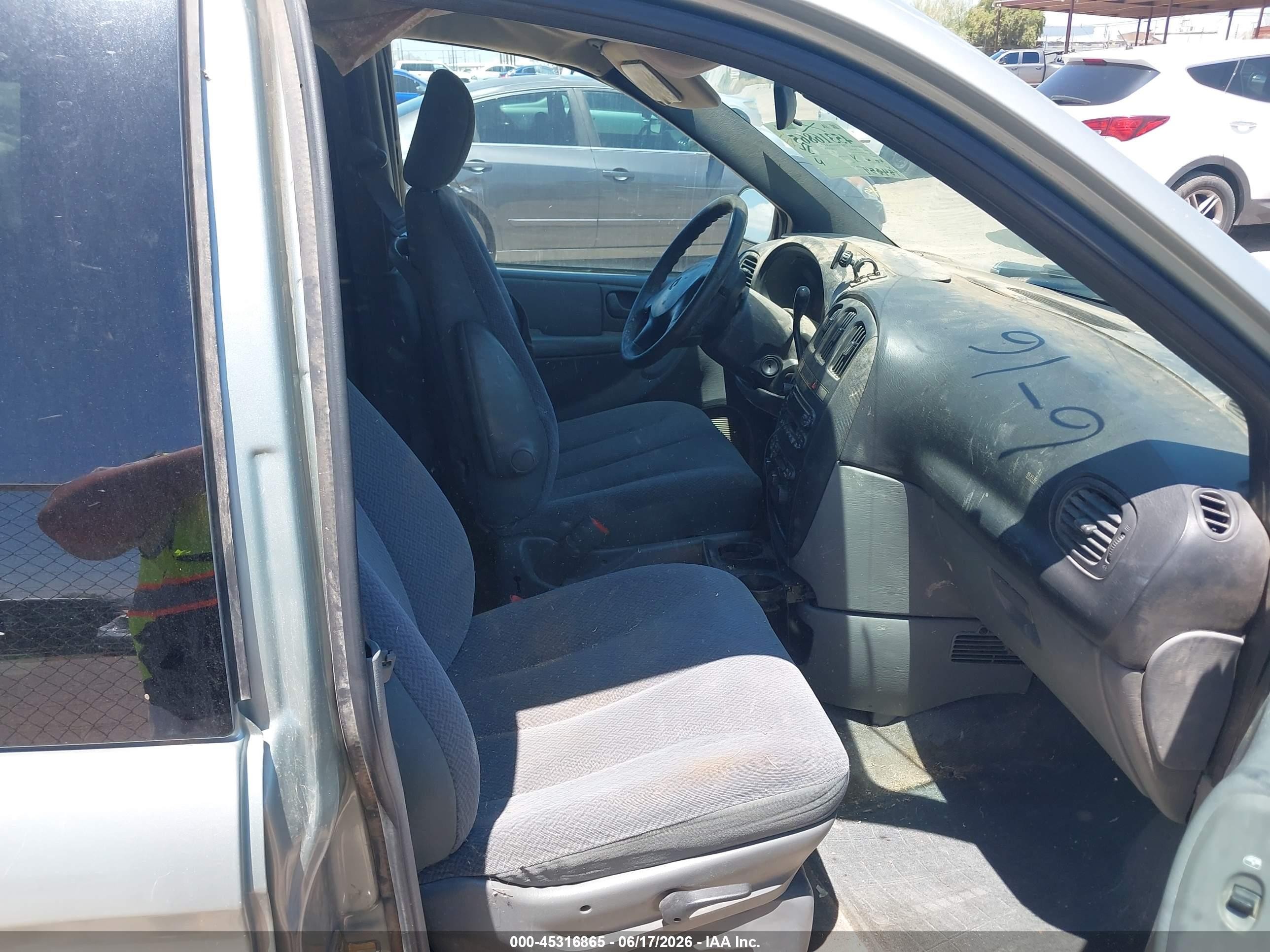 2004 Dodge Caravan Sxt Silver vin: 1D8GP45R14B546326