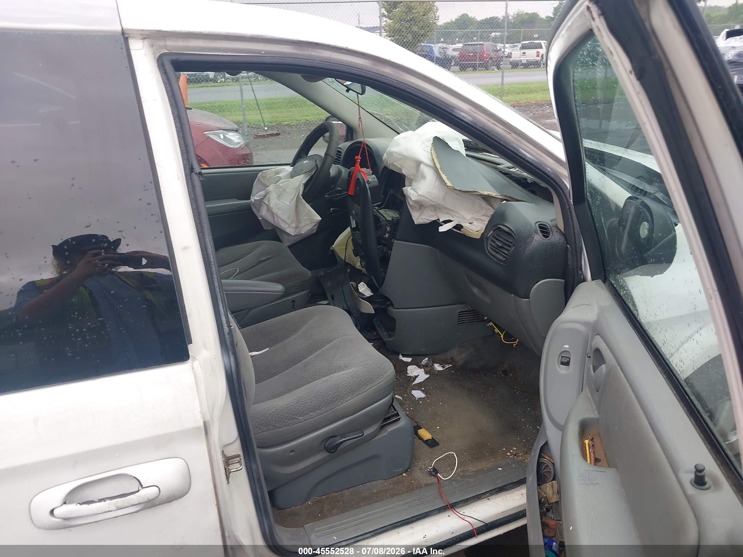 2005 Dodge Caravan Sxt White vin: 1D8GP45R95B272679