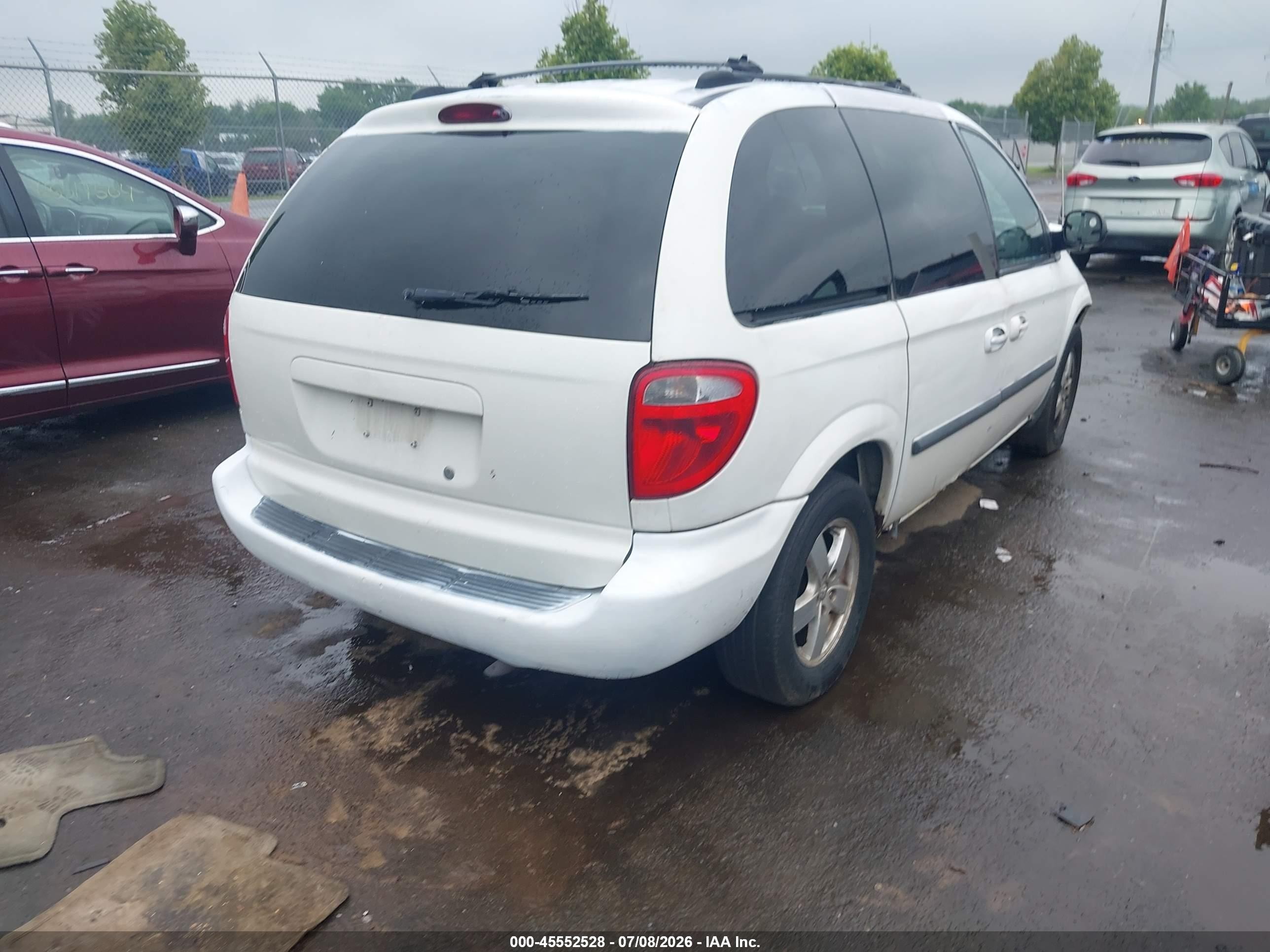 2005 Dodge Caravan Sxt White vin: 1D8GP45R95B272679