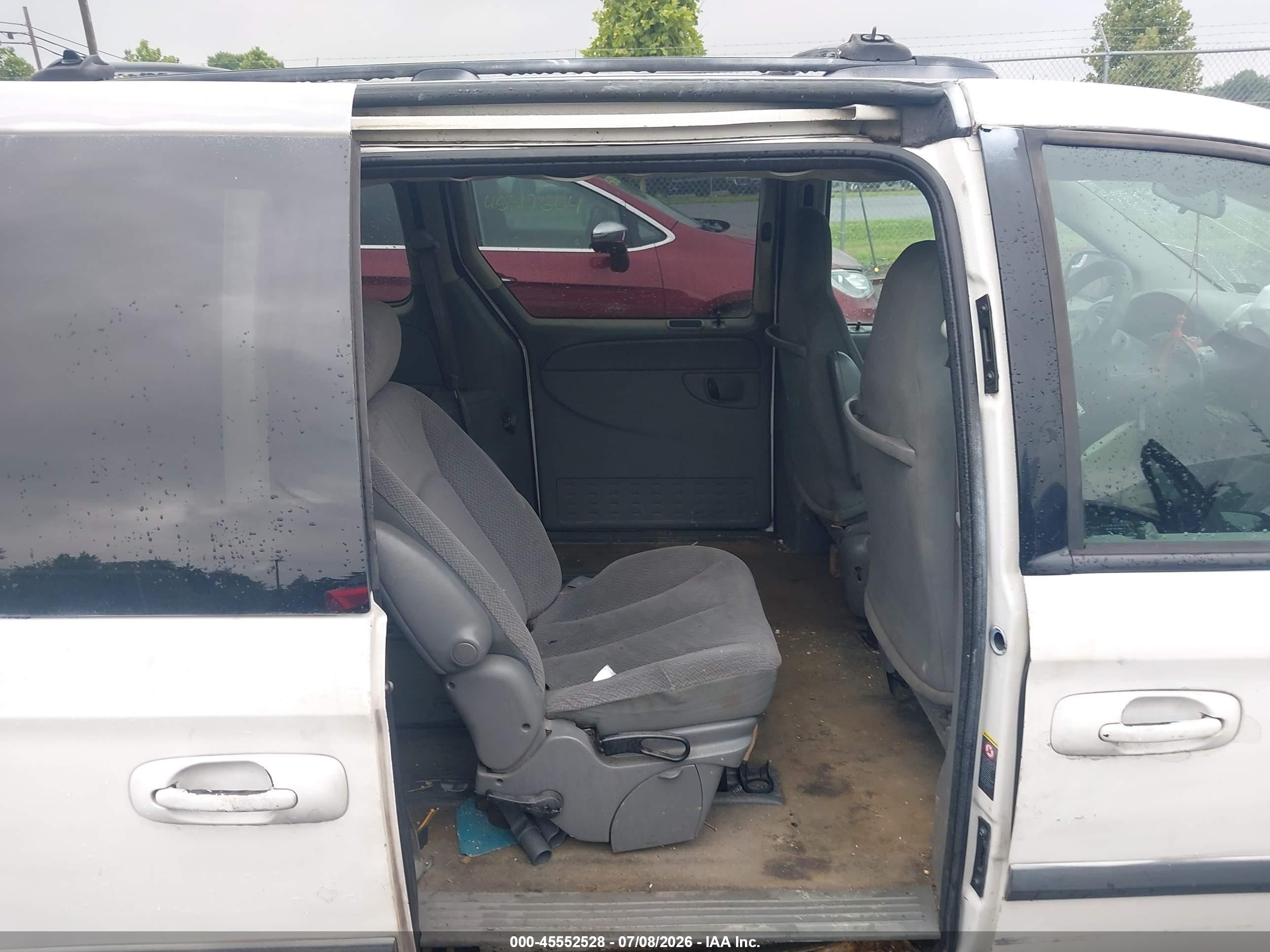 2005 Dodge Caravan Sxt White vin: 1D8GP45R95B272679