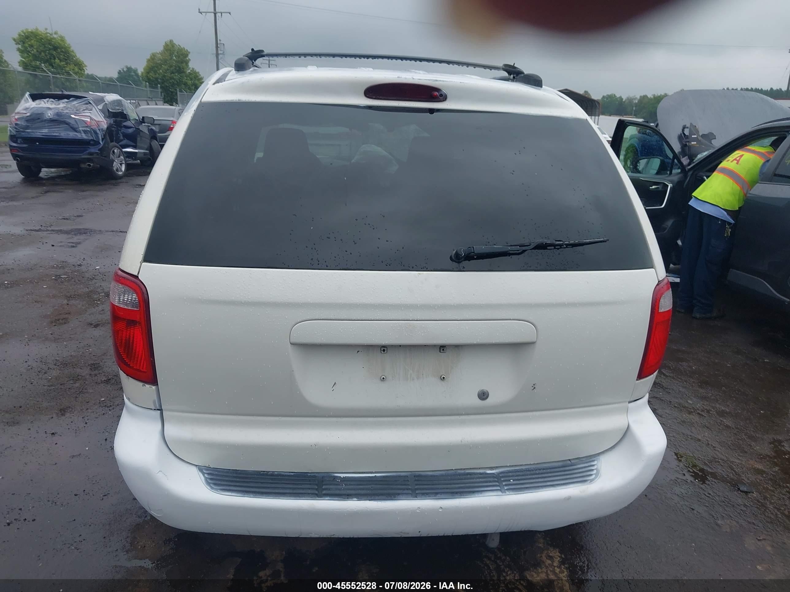 2005 Dodge Caravan Sxt White vin: 1D8GP45R95B272679