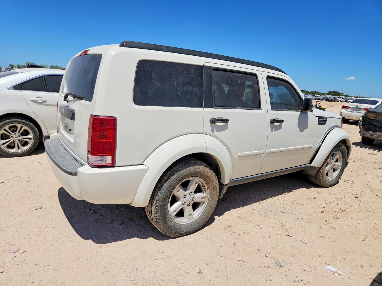 2008 Dodge Nitro Sxt Белый vin: 1D8GT28K18W282330