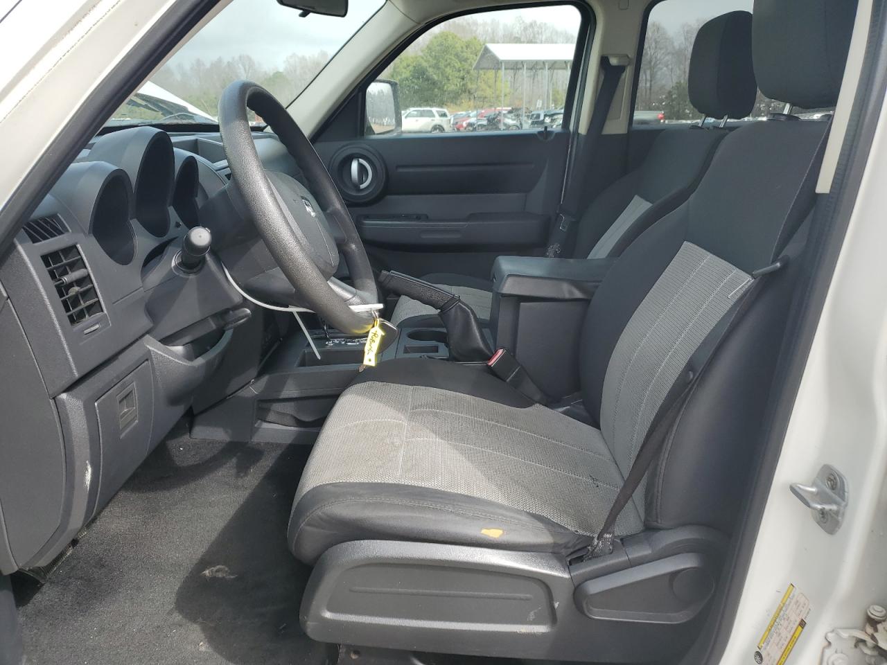 2008 Dodge Nitro Sxt White vin: 1D8GT28K48W125018 Damage: Left Front Seat, Torn, 1 To 2 Inches