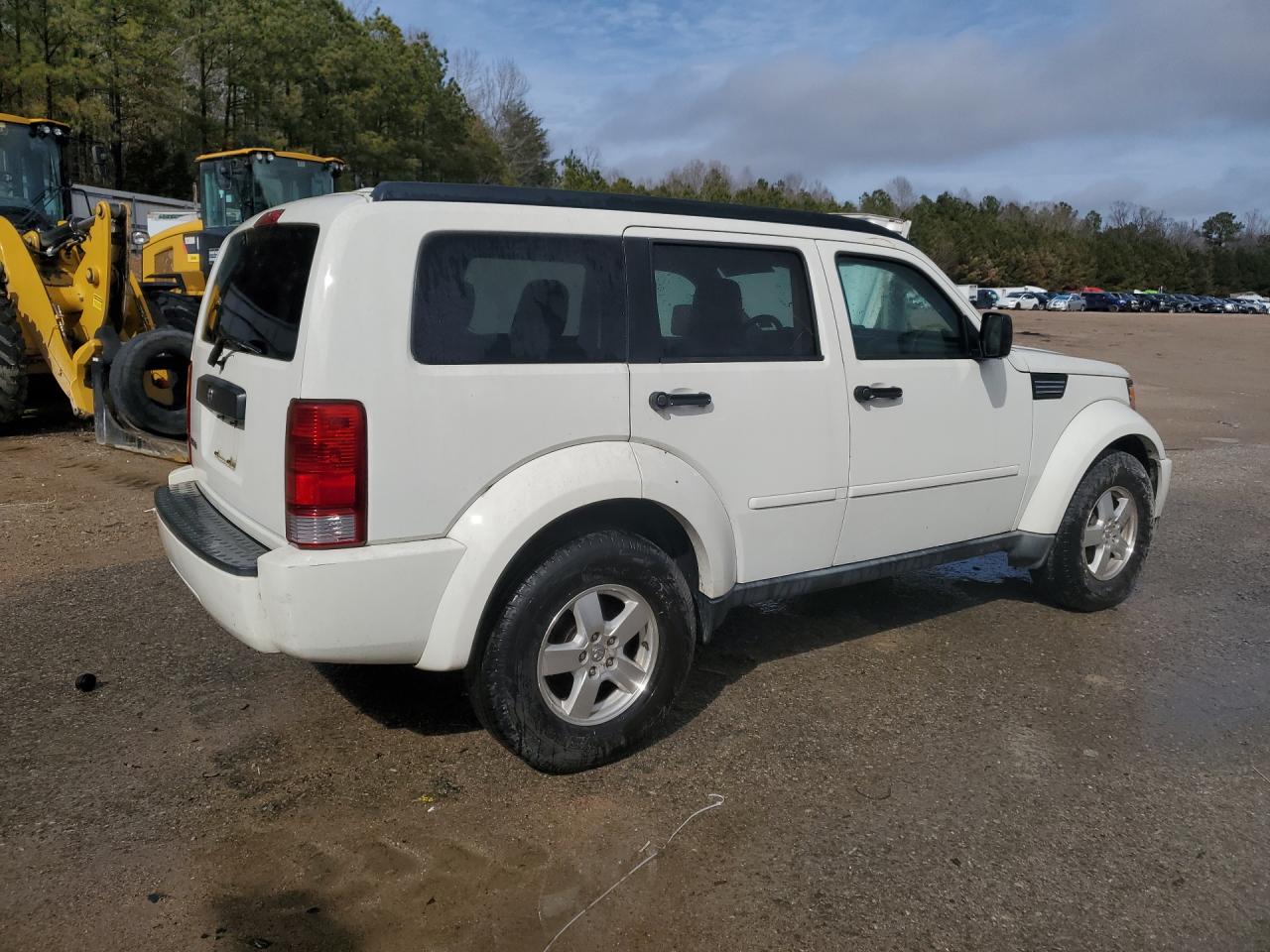 2008 Dodge Nitro Sxt White vin: 1D8GT28K48W125018 Damage: Right Rear Door, Heavy Scratch, 1/2 To 1 Inch