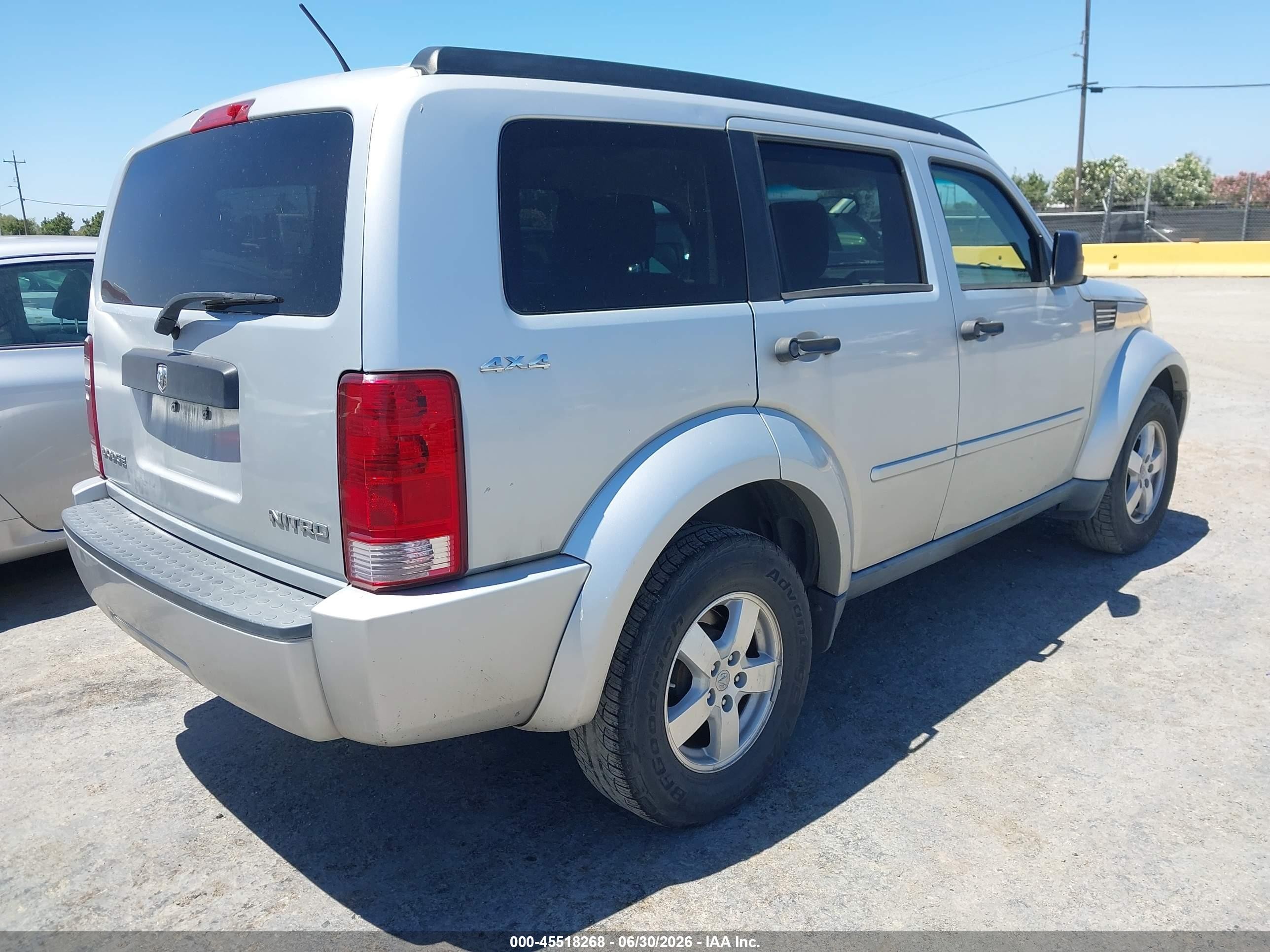 2009 Dodge Nitro Se Silver vin: 1D8GU28K09W505536