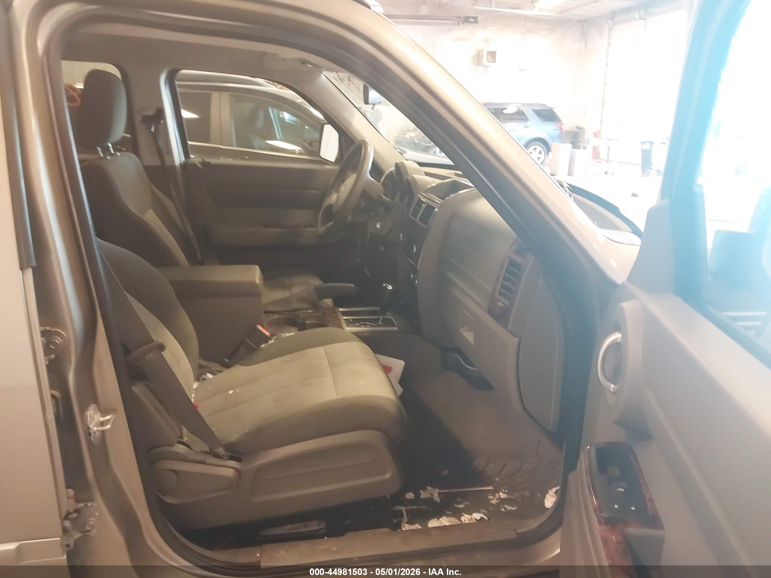 2007 Dodge Nitro Sxt Золотой vin: 1D8GU28K27W737570