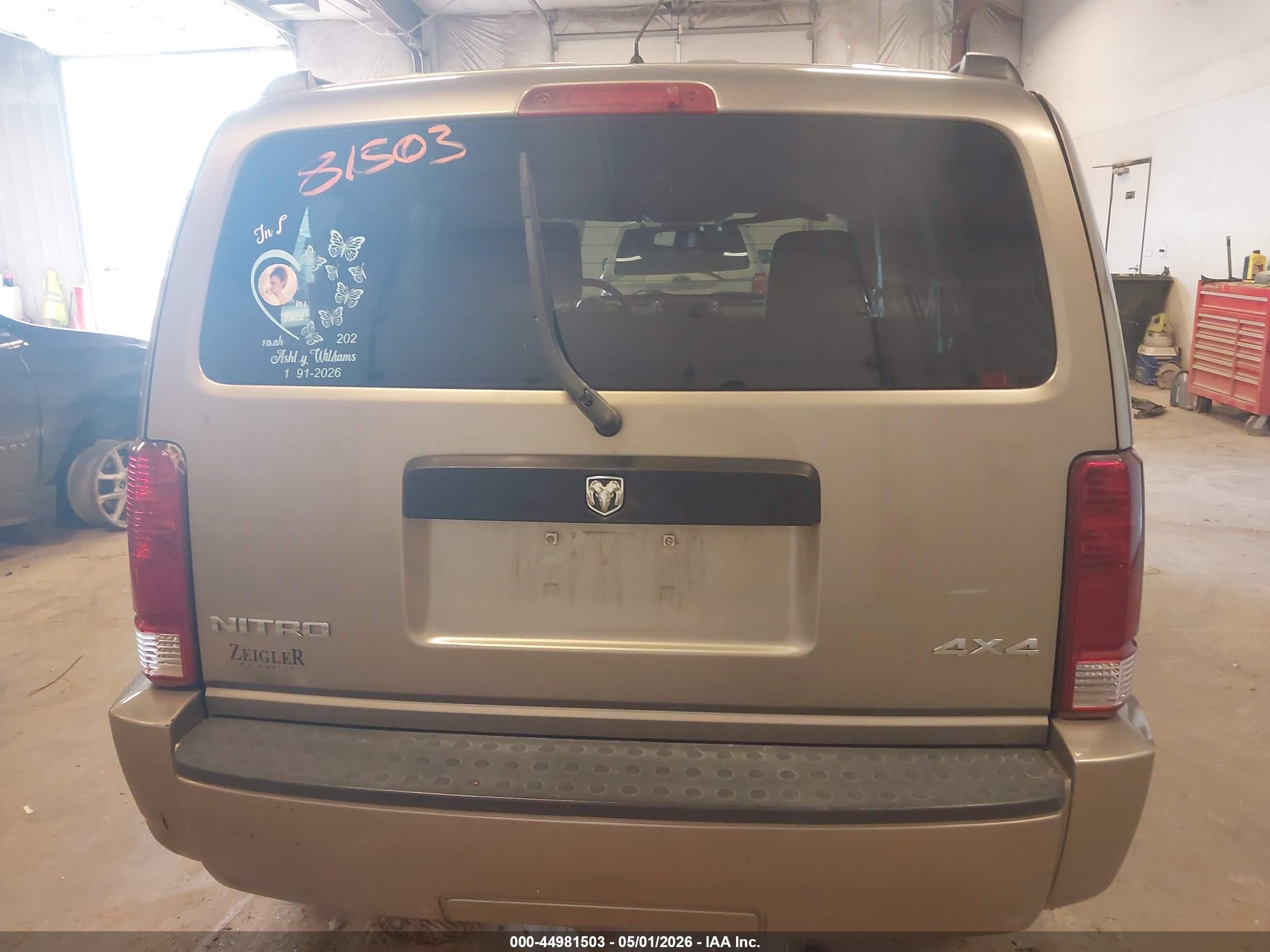 2007 Dodge Nitro Sxt Золотой vin: 1D8GU28K27W737570