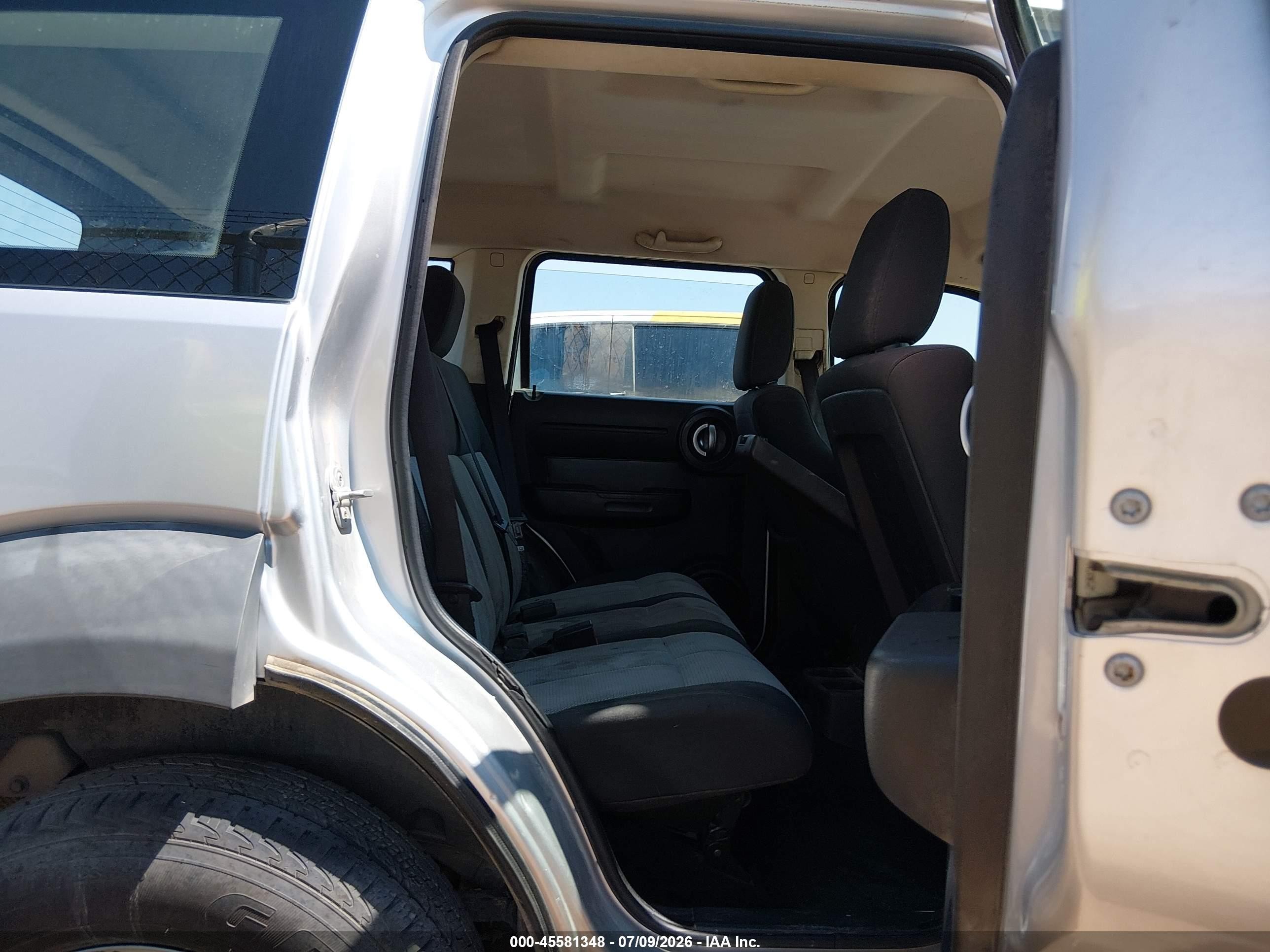 2008 Dodge Nitro Sxt Silver vin: 1D8GU28K28W145636