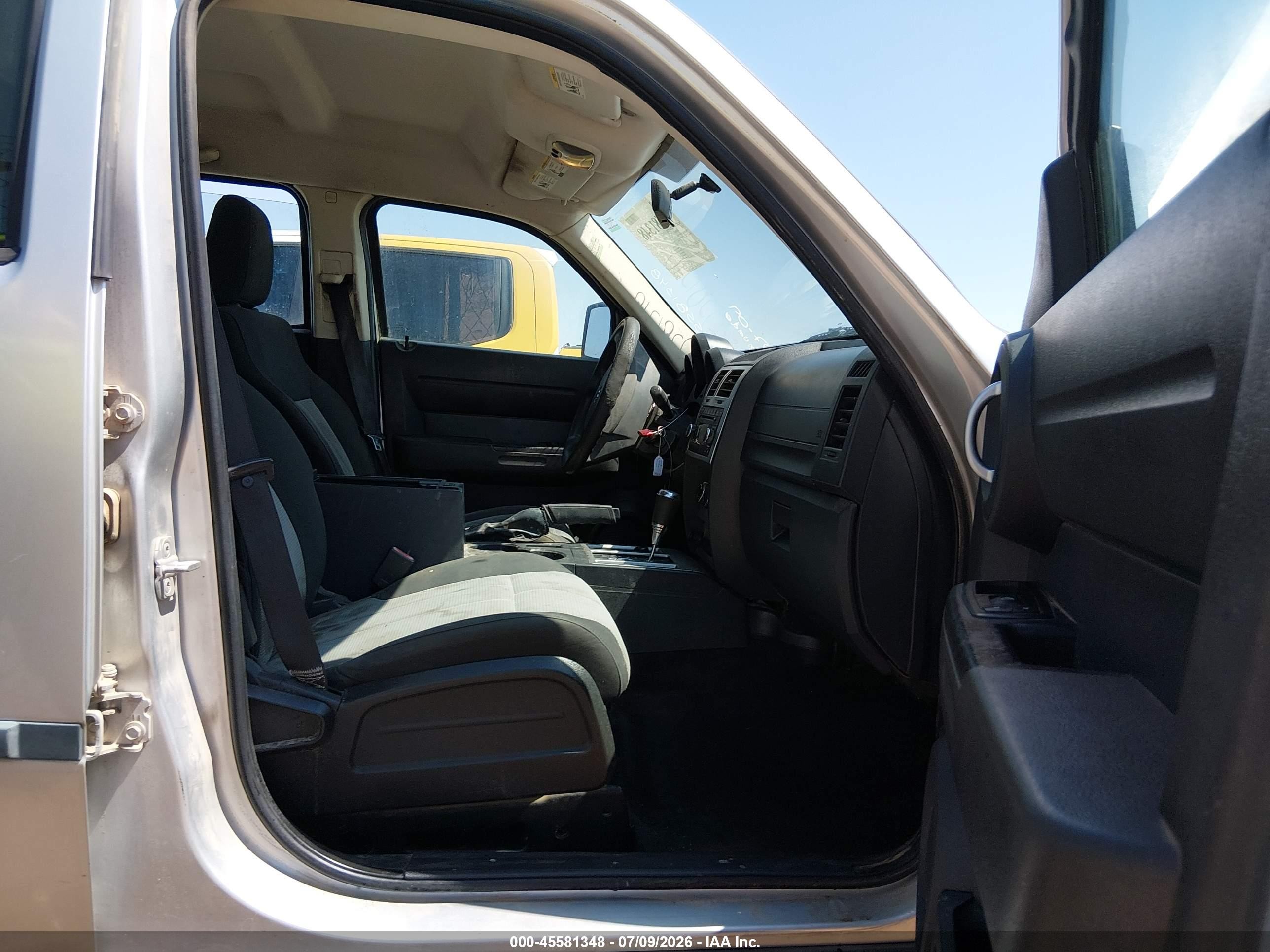 2008 Dodge Nitro Sxt Silver vin: 1D8GU28K28W145636