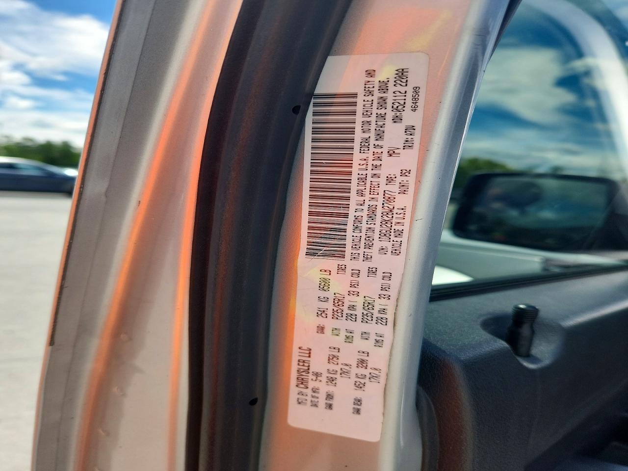 2008 Dodge Nitro Sxt Silver vin: 1D8GU28K28W270877