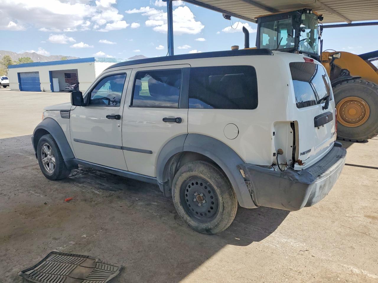 2007 Dodge Nitro Sxt White vin: 1D8GU28K67W589309