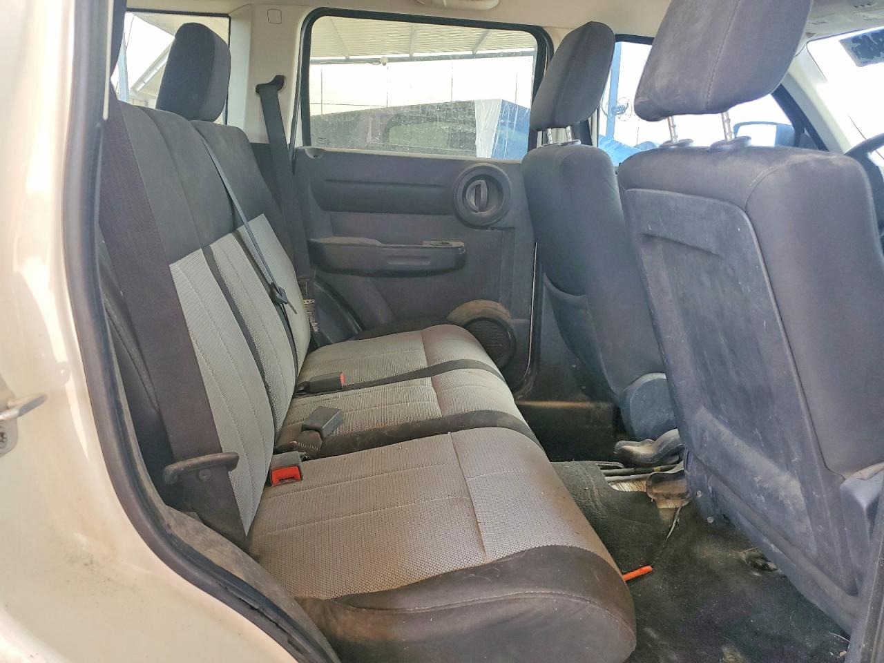 2007 Dodge Nitro Sxt White vin: 1D8GU28K67W589309