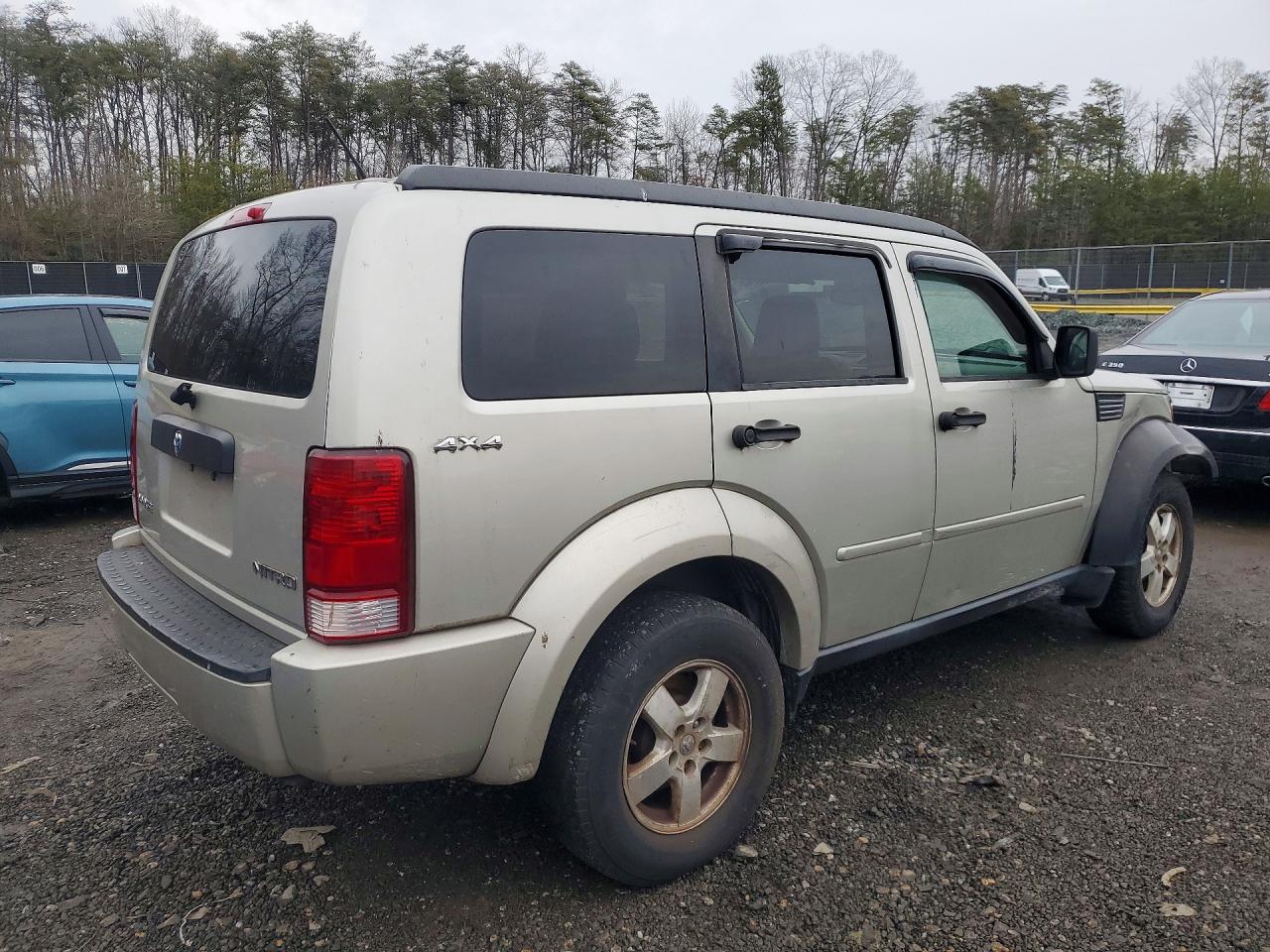 2009 Dodge Nitro Se Silver vin: 1D8GU28K99W513585